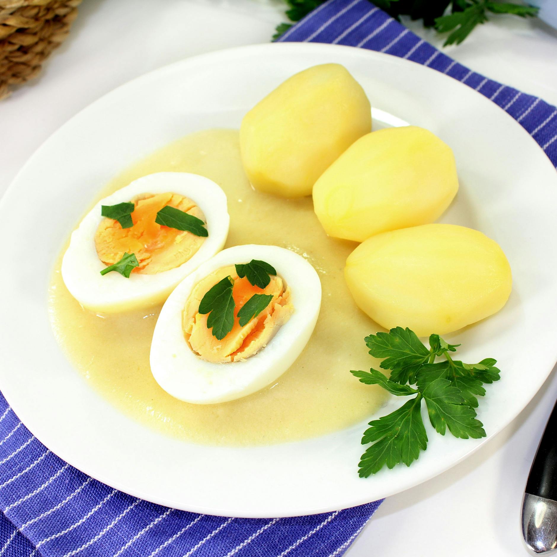 Lecker wie damals: Omas Senfeier mit Kartoffeln