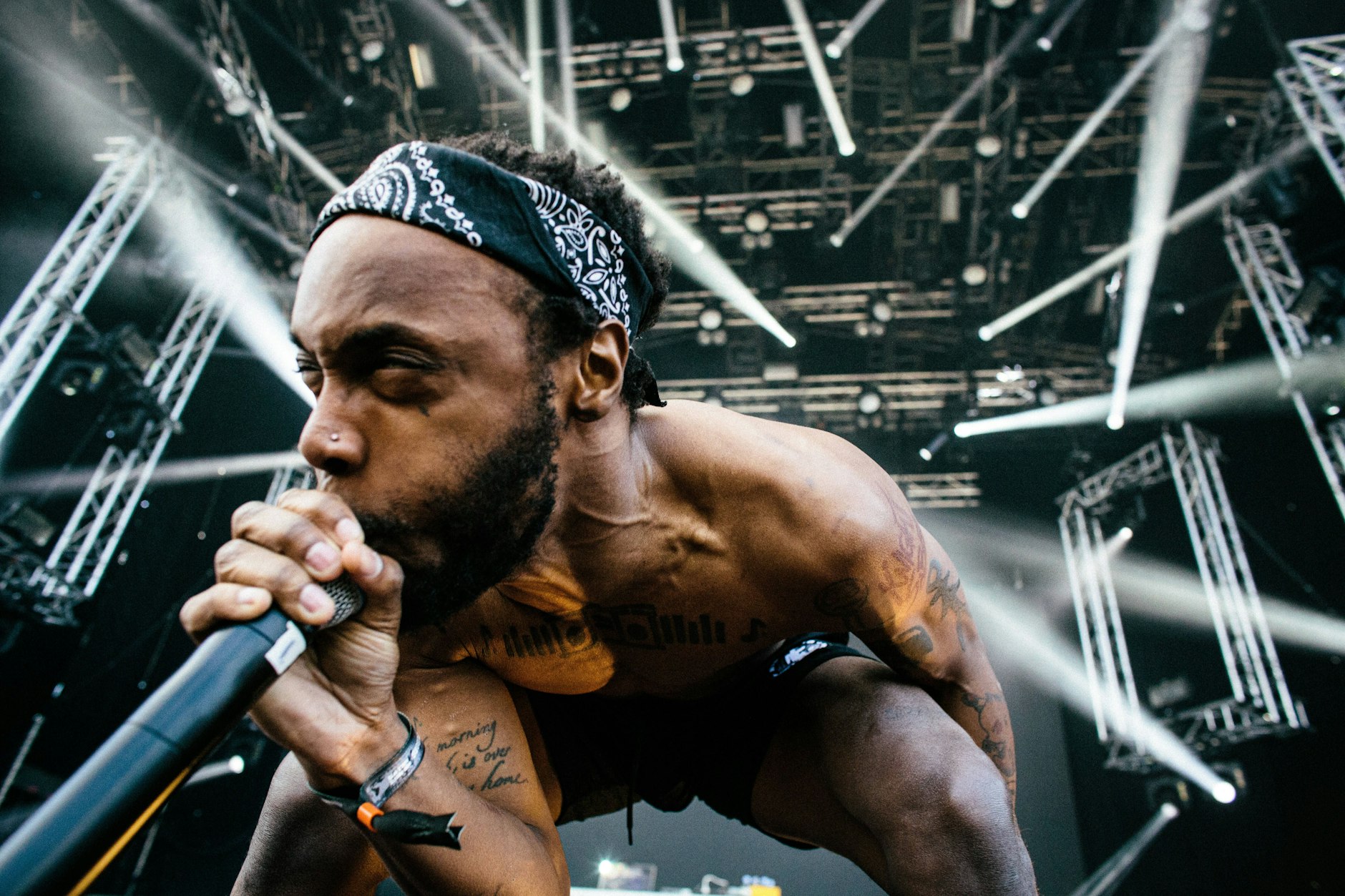 US-Rapper Jpegmafia in Action: Sein Konzert in Berlin-Neukölln musste abgebrochen werden.