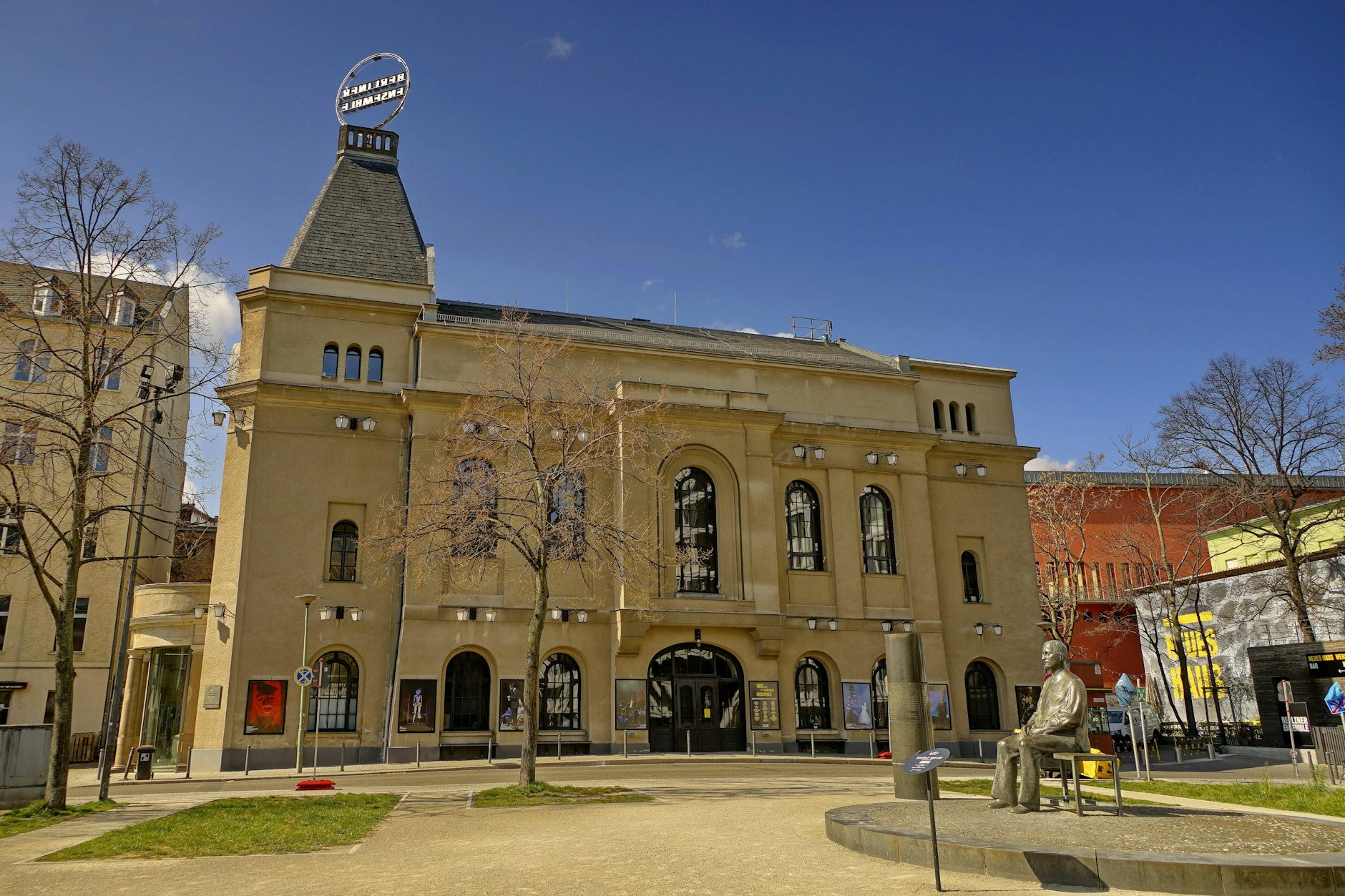 Das weltberühmte Berliner Ensemble, in dem schon Brecht inszenierte.