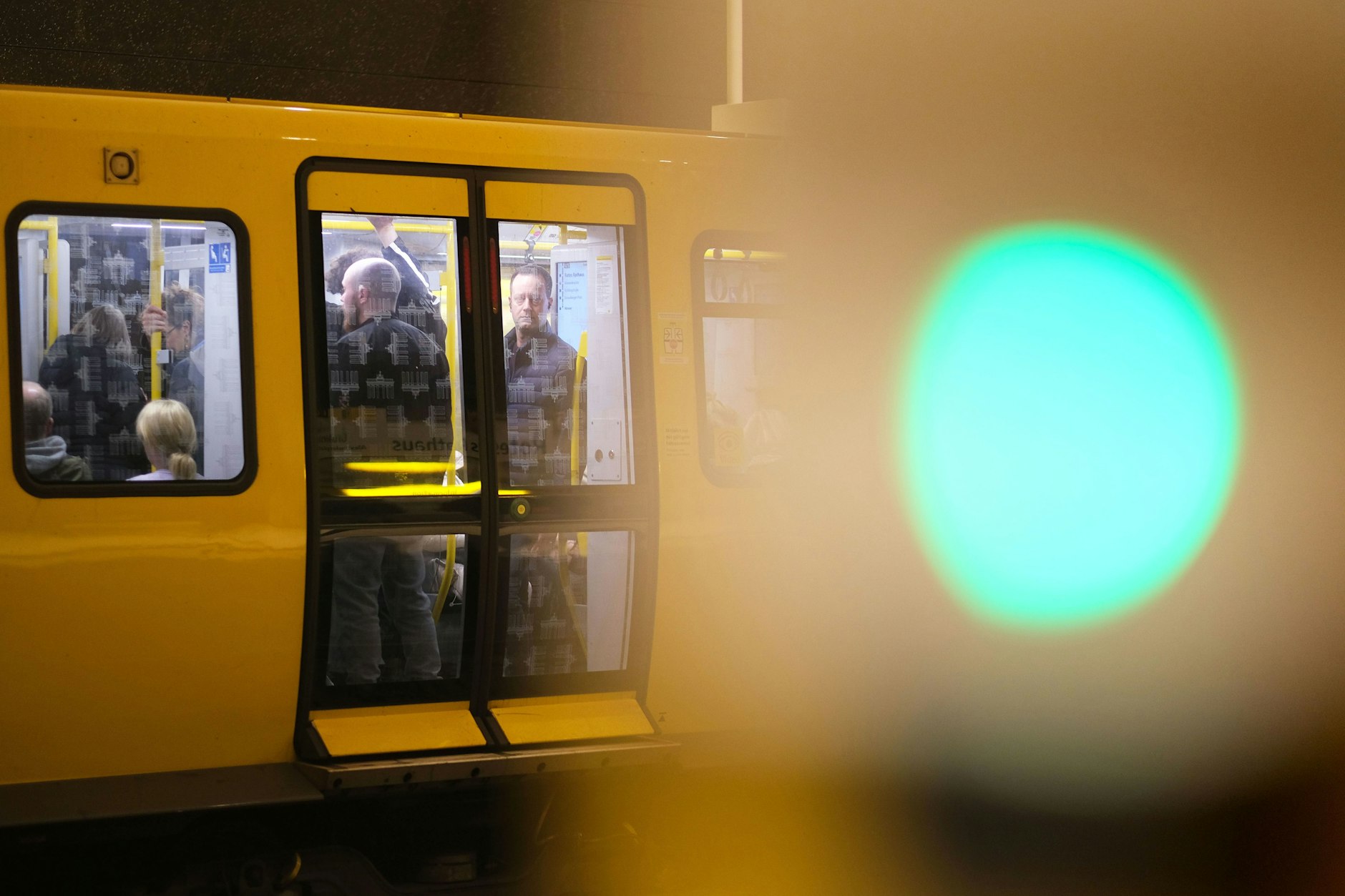 Ein U-Bahn-Zug der BVG. Mit mehr als einer halbe Milliarden Fahrgastfahrten pro Jahr ist die U-Bahn noch vor der S-Bahn das wichtigste Nahverkehrsmittel in Berlin.