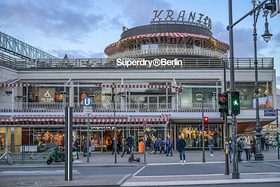 Das Kranzler Eck am Kurfürstendamm in Charlottenburg-Wilmersdorf bleibt am Sonntag geöffnet.