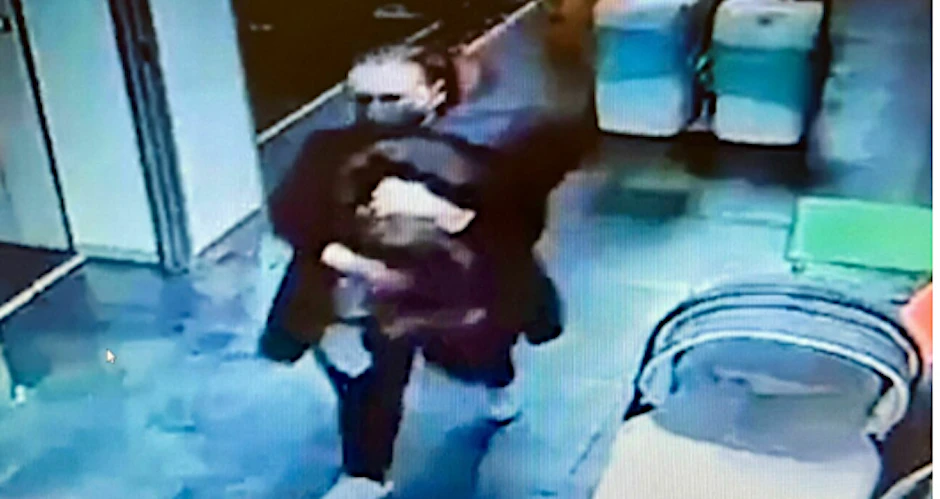 Die Überwachungskamera zeigt die Entführung des neugeborenen Babys aus der Klinik in Kalabrien.