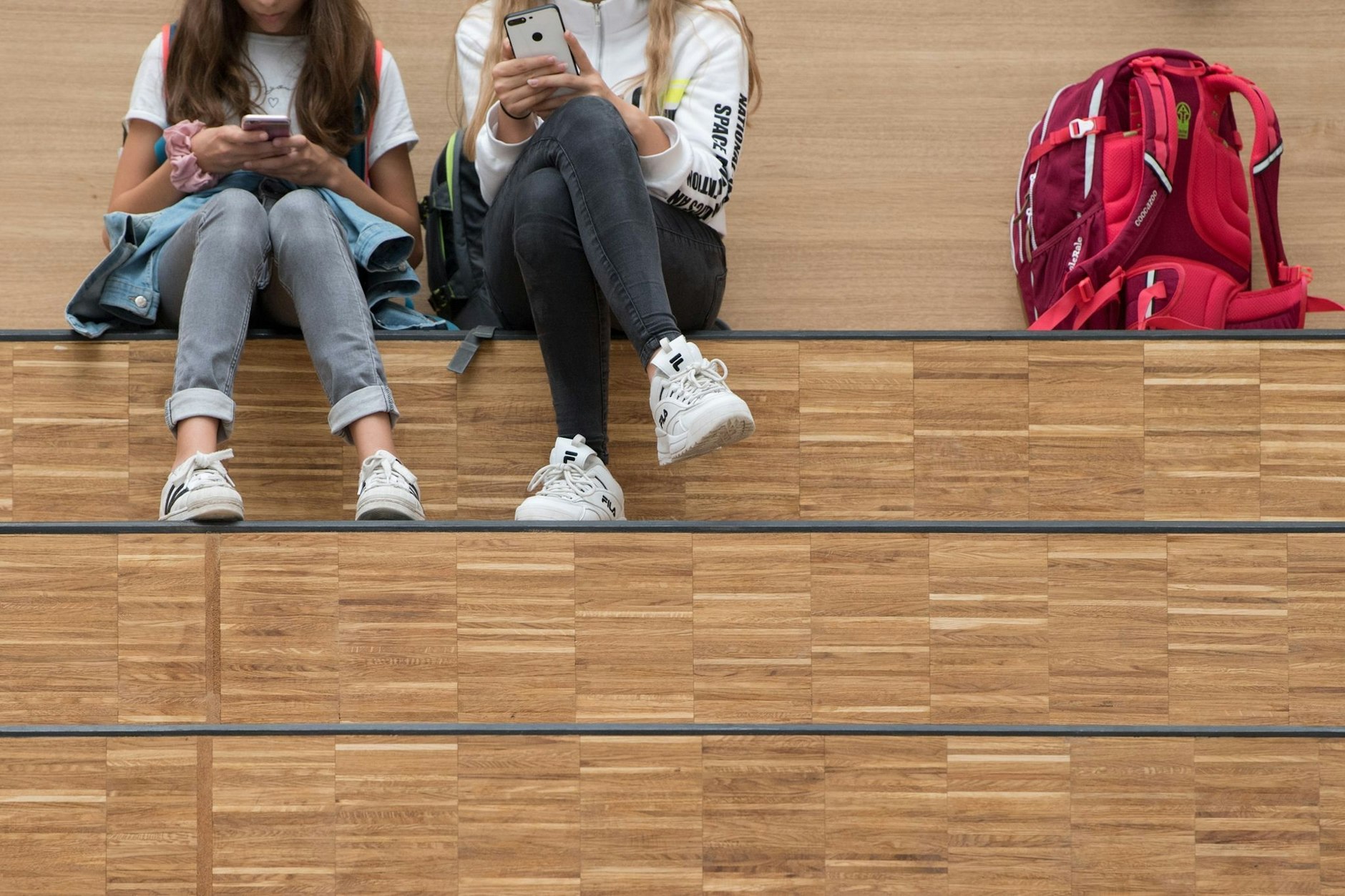 Derzeit entbrennt wieder die Debatte um die Smartphone-Nutzung an Schulen.