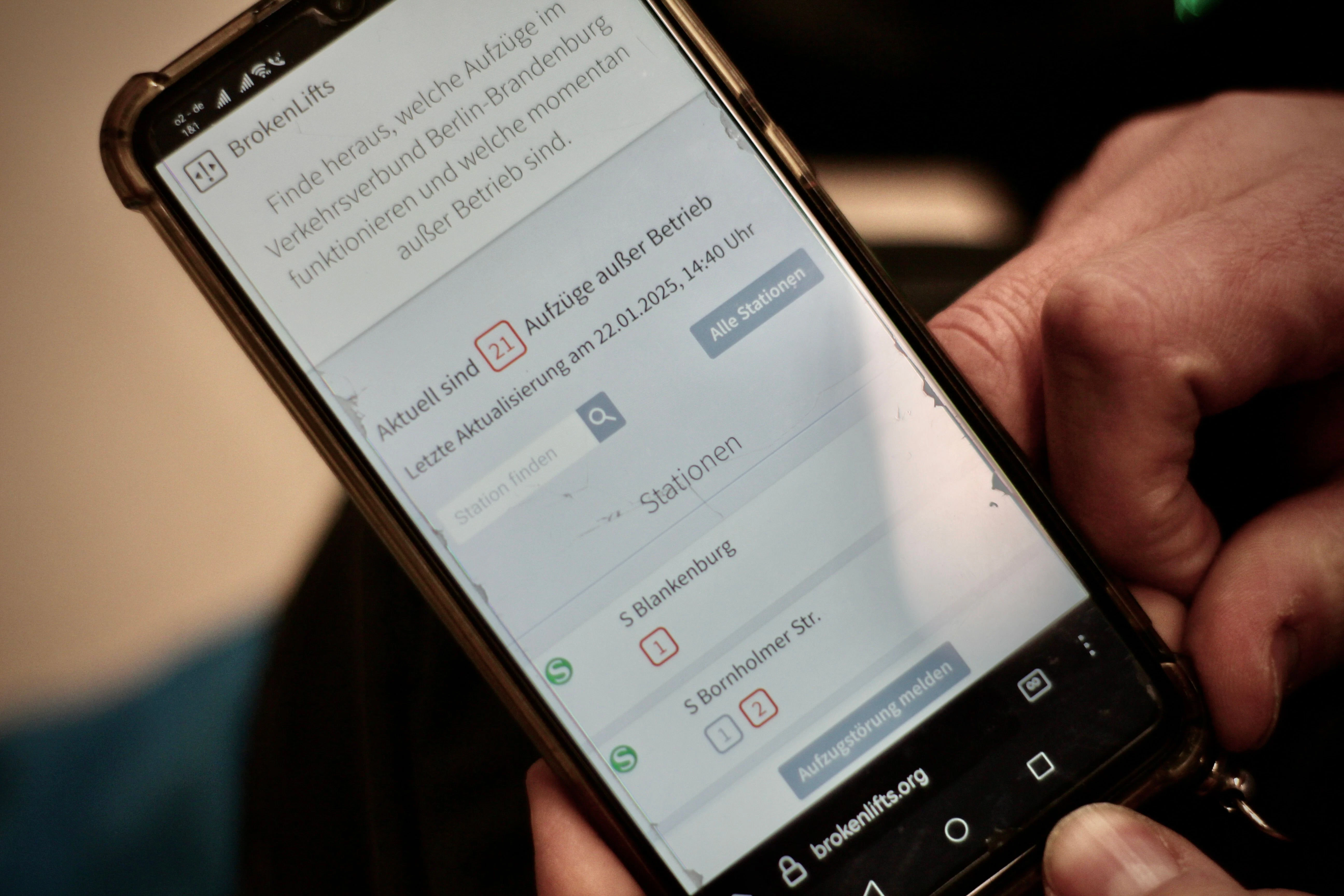 Zur schreibenden Stunde sind 21 Aufzüge im Berliner Öffi-Netz außer Betrieb – für Jan Kajnath, BBV, bedeutet das viel Planung und Logistik. Welche Stationen kann er mit seinem Rollstuhl nutzen?