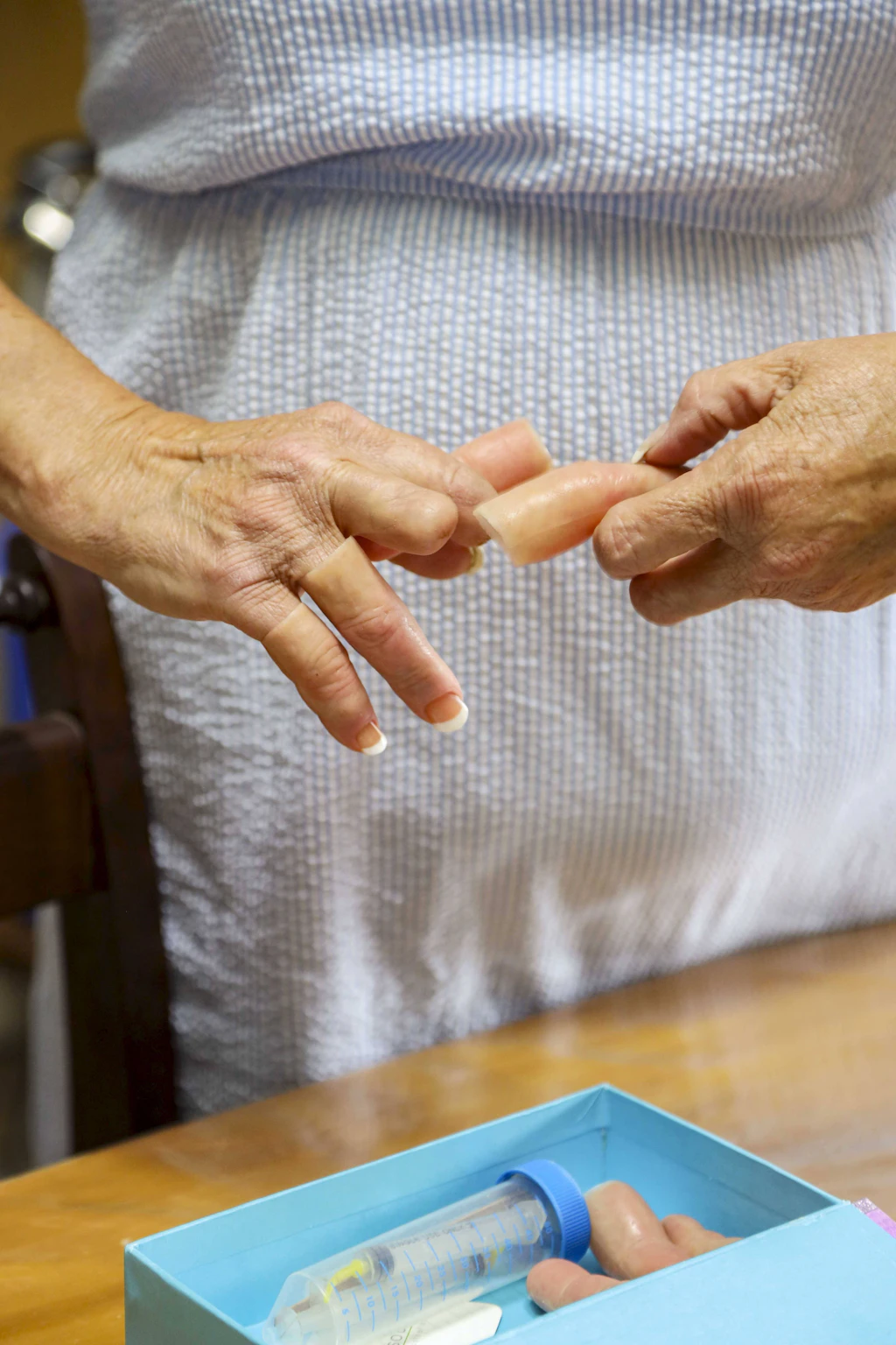 Horror im Schlaf! Frau von Insekt gestochen – 9 Zehen und 7 Finger ab!