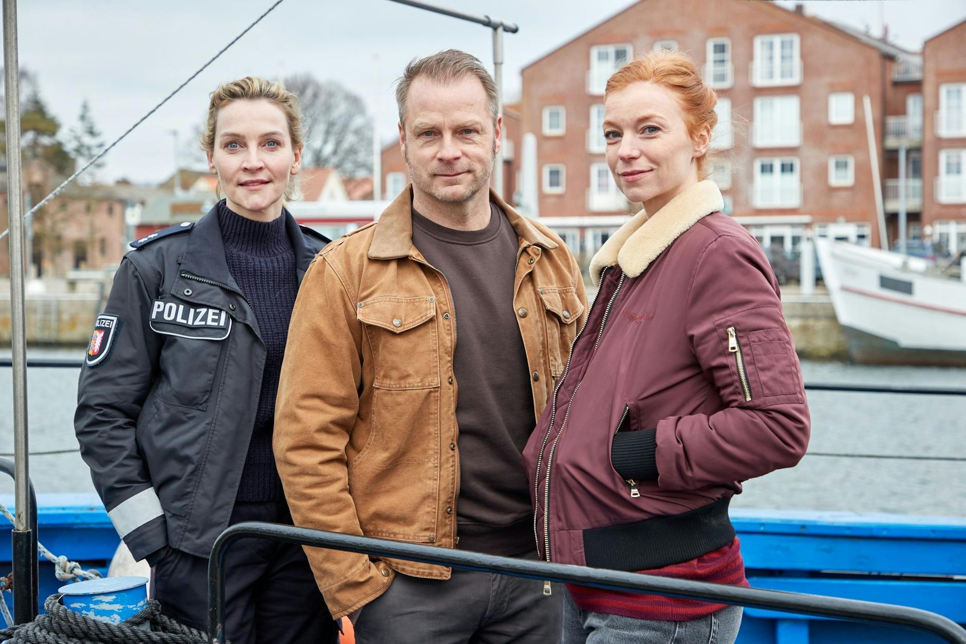 Jana Klinge (als Hannah Wagner), Hinnerk Schönemann (als Hauke Jacobs) und Marleen Lohse (als Jule Christiansen) ermitteln in „Nord bei Nordwest“ an der Ostsee.