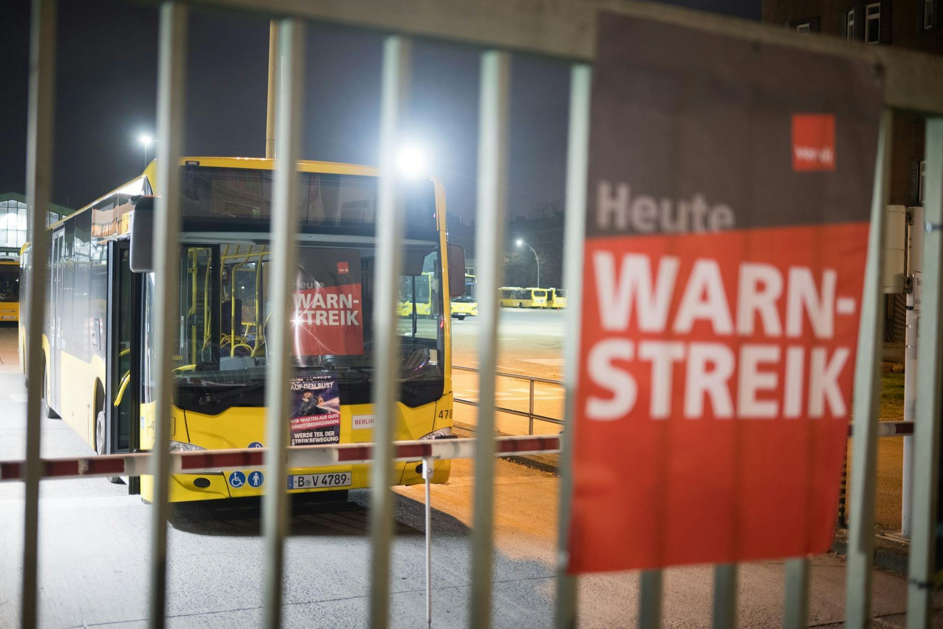 Ein Busdepot der BVG ist wegen Warnstreik geschlossen: So wird es am Montag wieder sein.