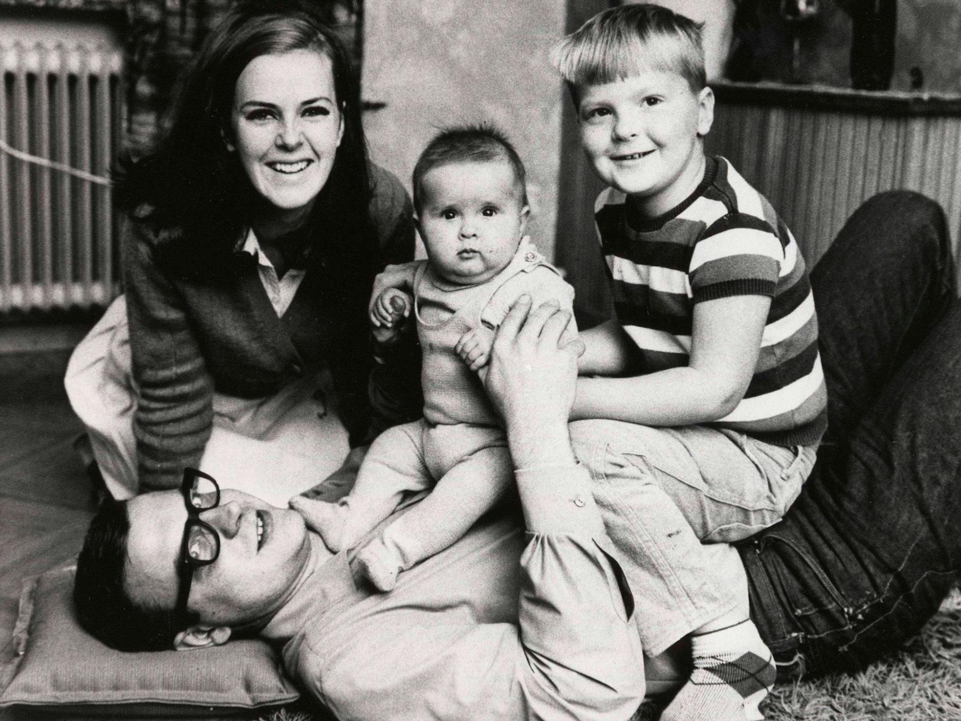 Anni-Frid mit ihrem Mann Ragnar und den beiden gemeinsamen Kindern Hans und Ann Lise-Lotte.