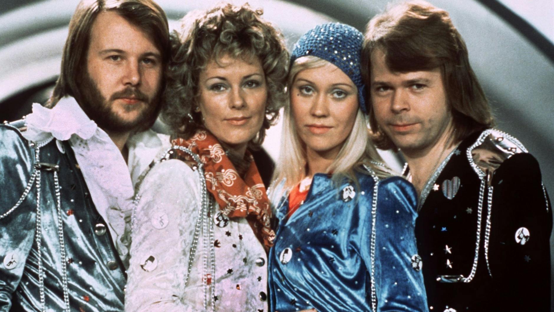 ABBA war eine schwedische Popgruppe, die aus den ehemaligen Paaren Agnetha Fältskog und Björn Ulvaeus sowie Benny Andersson und Anni-Frid Lyngstad bestand.