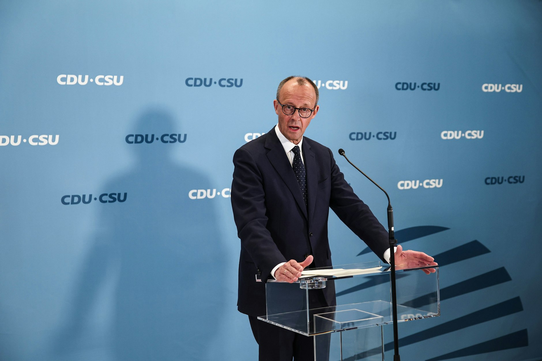 Friedrich Merz, CDU-Bundesvorsitzender und Fraktionsvorsitzender der CDU/CSU-Fraktion im Bundestag, gibt ein Statement zu dem tödlichen Angriff in einem Park in Aschaffenburg.