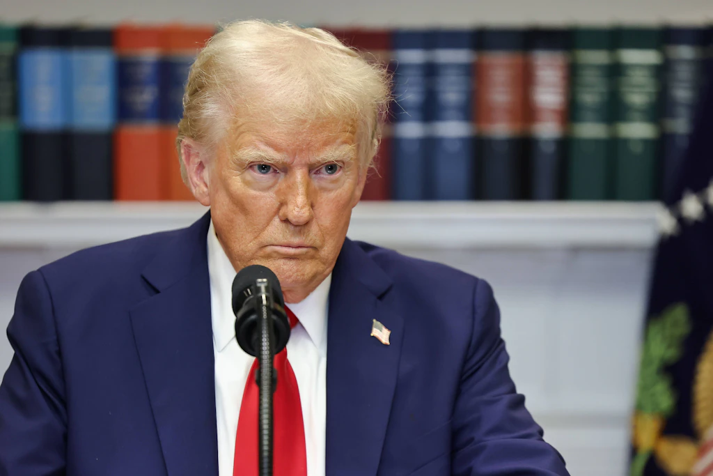 Trump fordert Regierungsmitarbeiter auf, Kollegen wegen Diversity-Programmen zu melden