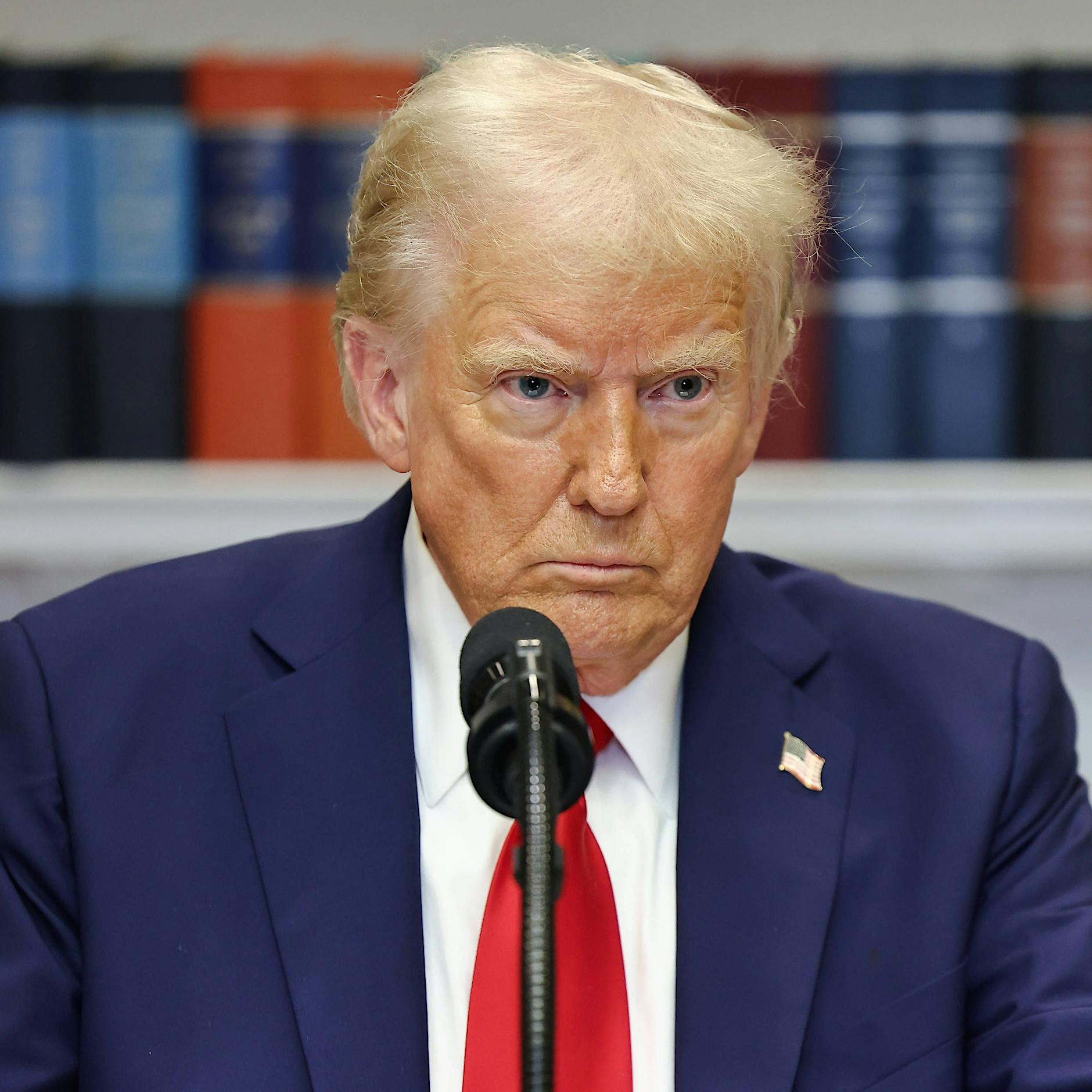 Trump fordert Regierungsmitarbeiter auf, Kollegen wegen Diversity-Programmen zu melden