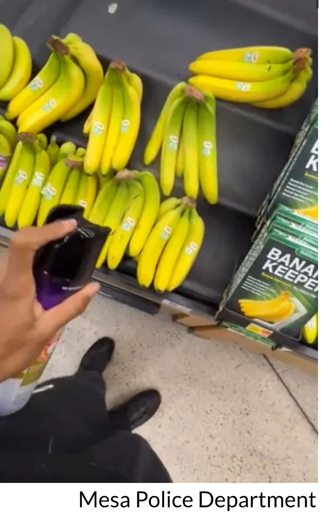 In Supermarkt Insektengift auf Obst gesprüht: Influencer verhaftet +++ mit Video!