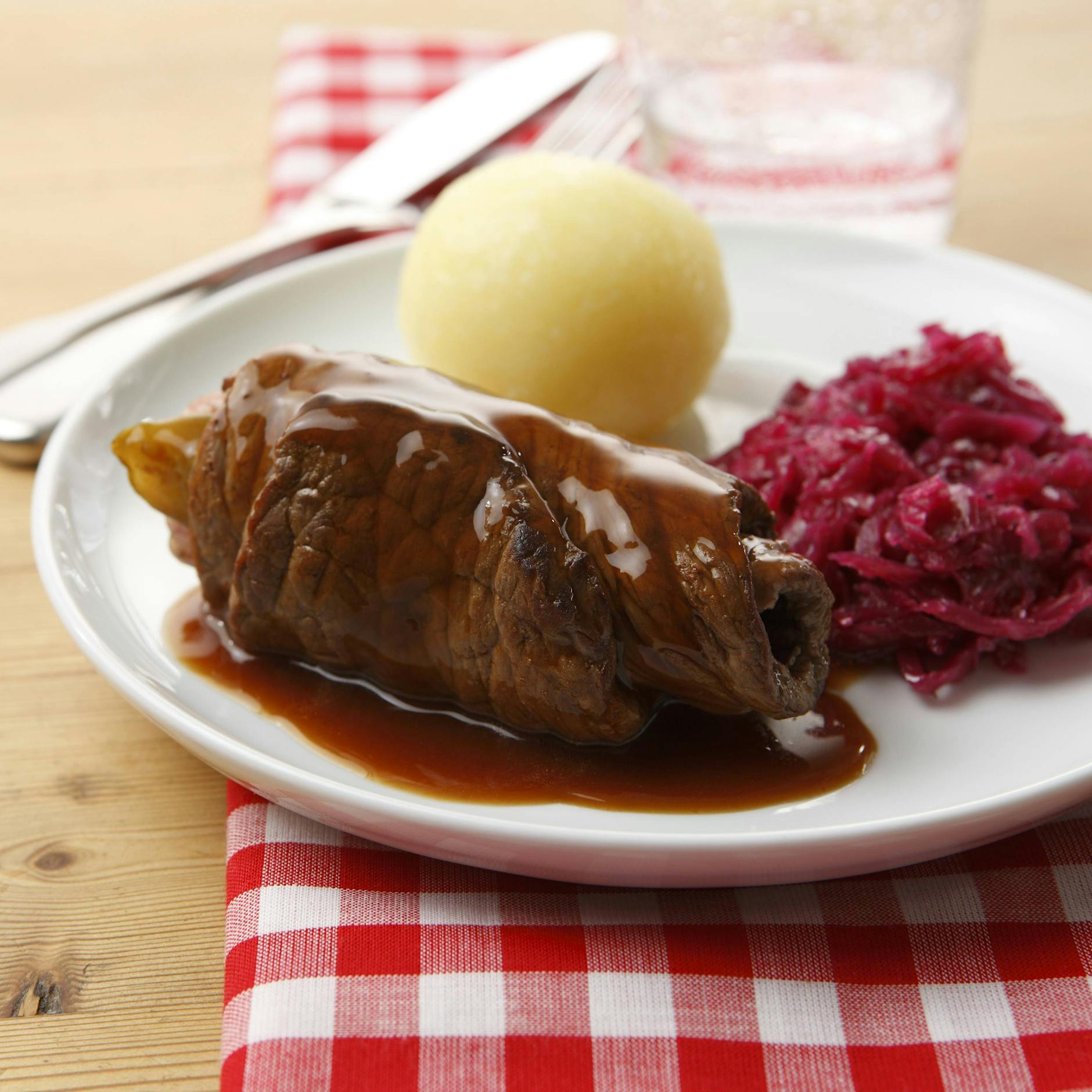 Omas butterweiche Rinderrouladen – Geheimrezept mit ganz viel Liebe