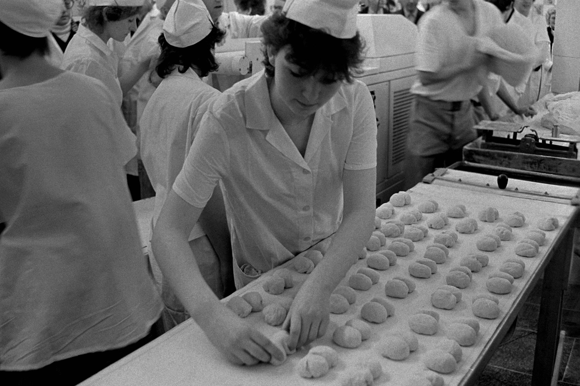 Schon in der DDR wurden die typischen Doppel-Semmeln gebacken - in unserem Rezept verraten wir, wie es geht.