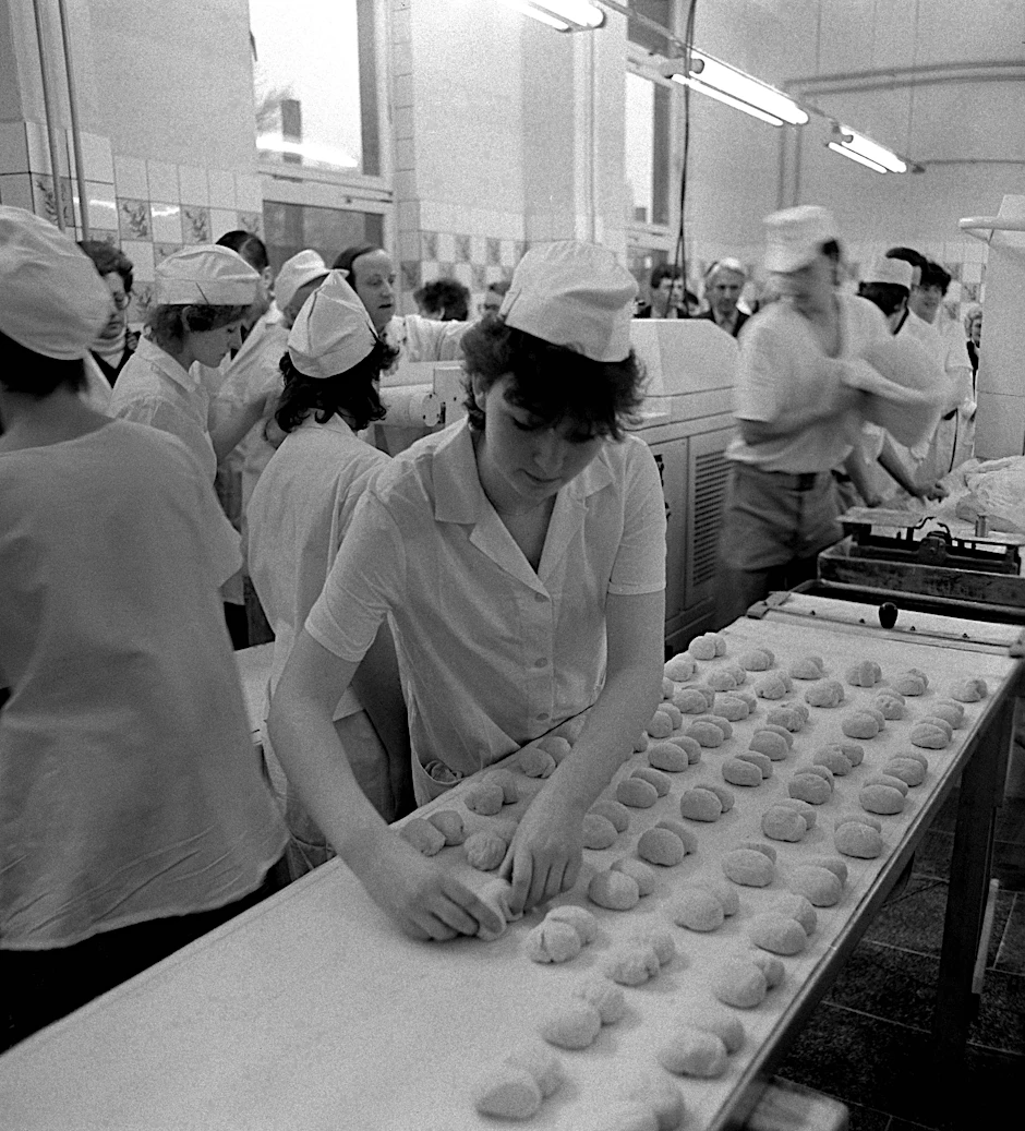 Schon in der DDR wurden die typischen Doppel-Semmeln gebacken - in unserem Rezept verraten wir, wie es geht.