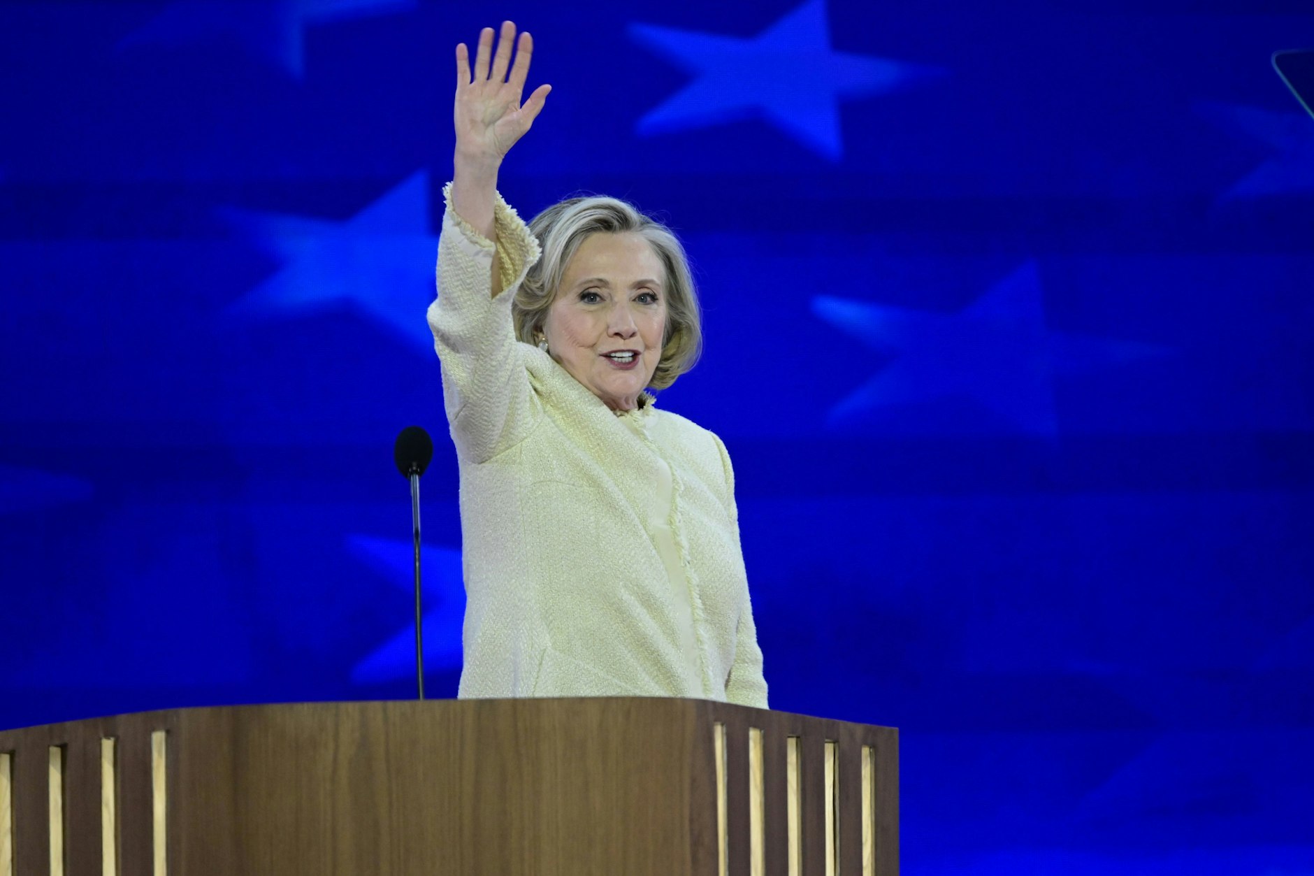 Hillary Symbol Alles Nazis? Diese Spitzenpolitiker zeigen angeblich den Hitlergruß
