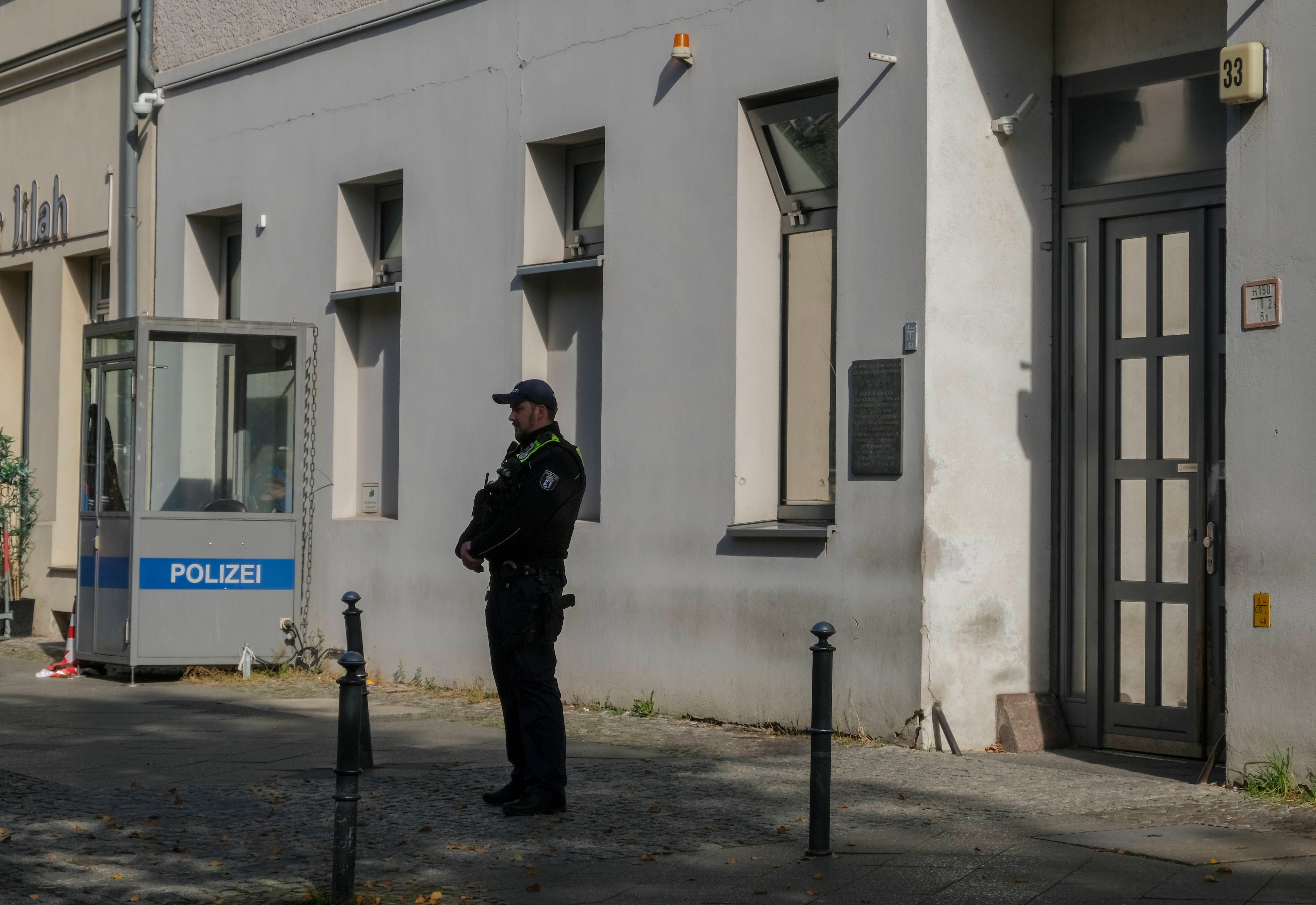 Berliner Polizisten bewachen 1000 Objekte – aber Dienststellen werden von Privatfirmen bewacht