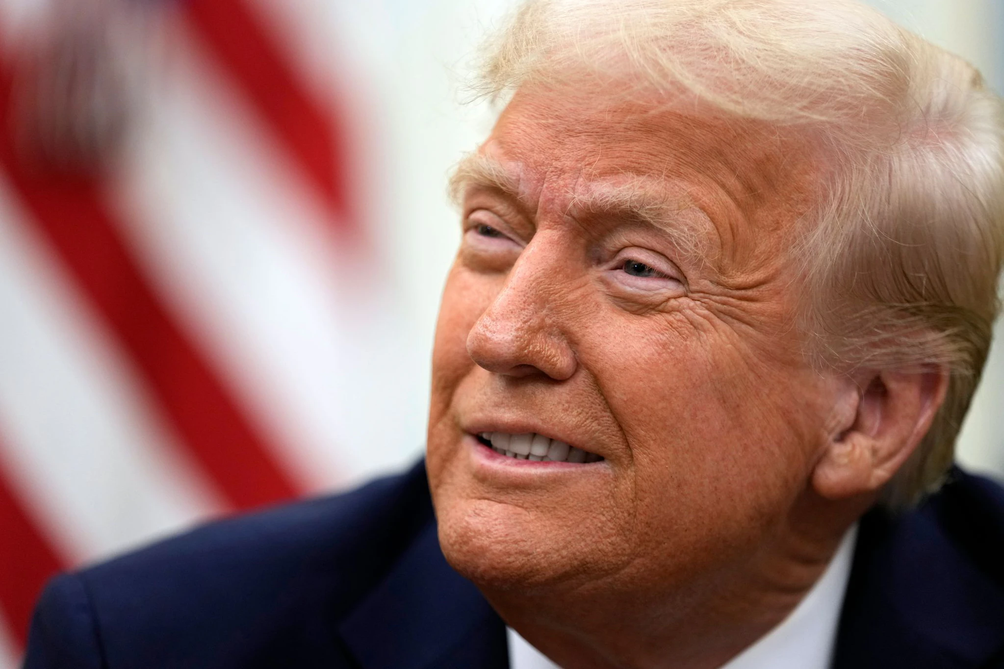 Trump hält an Pete Hegseth fest. 
