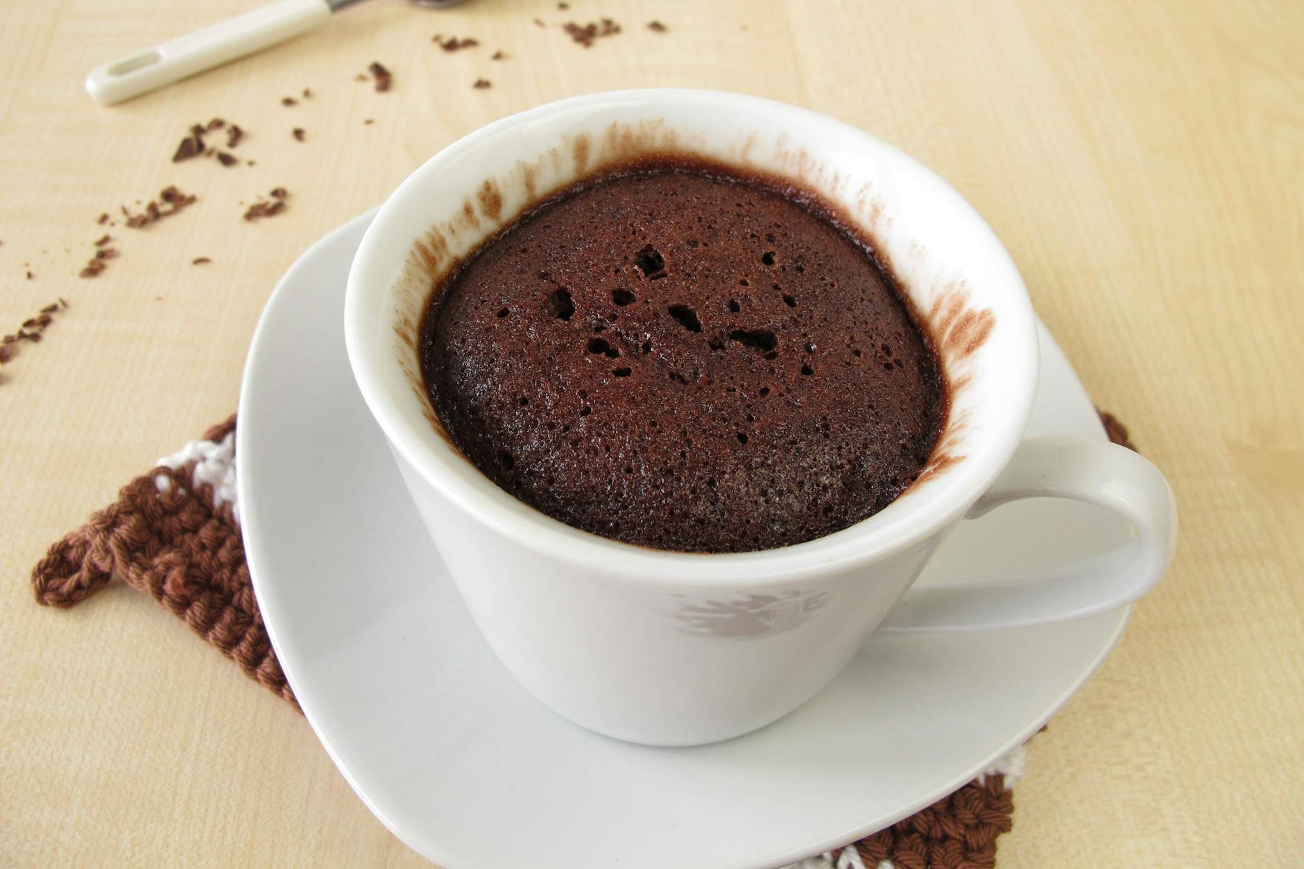 Mit unserem schnellen Nutella-Tassenkuchen aus der Mikrowelle haben Sie schon in weniger als 5 Minuten eine leckere Nascherei gezaubert.