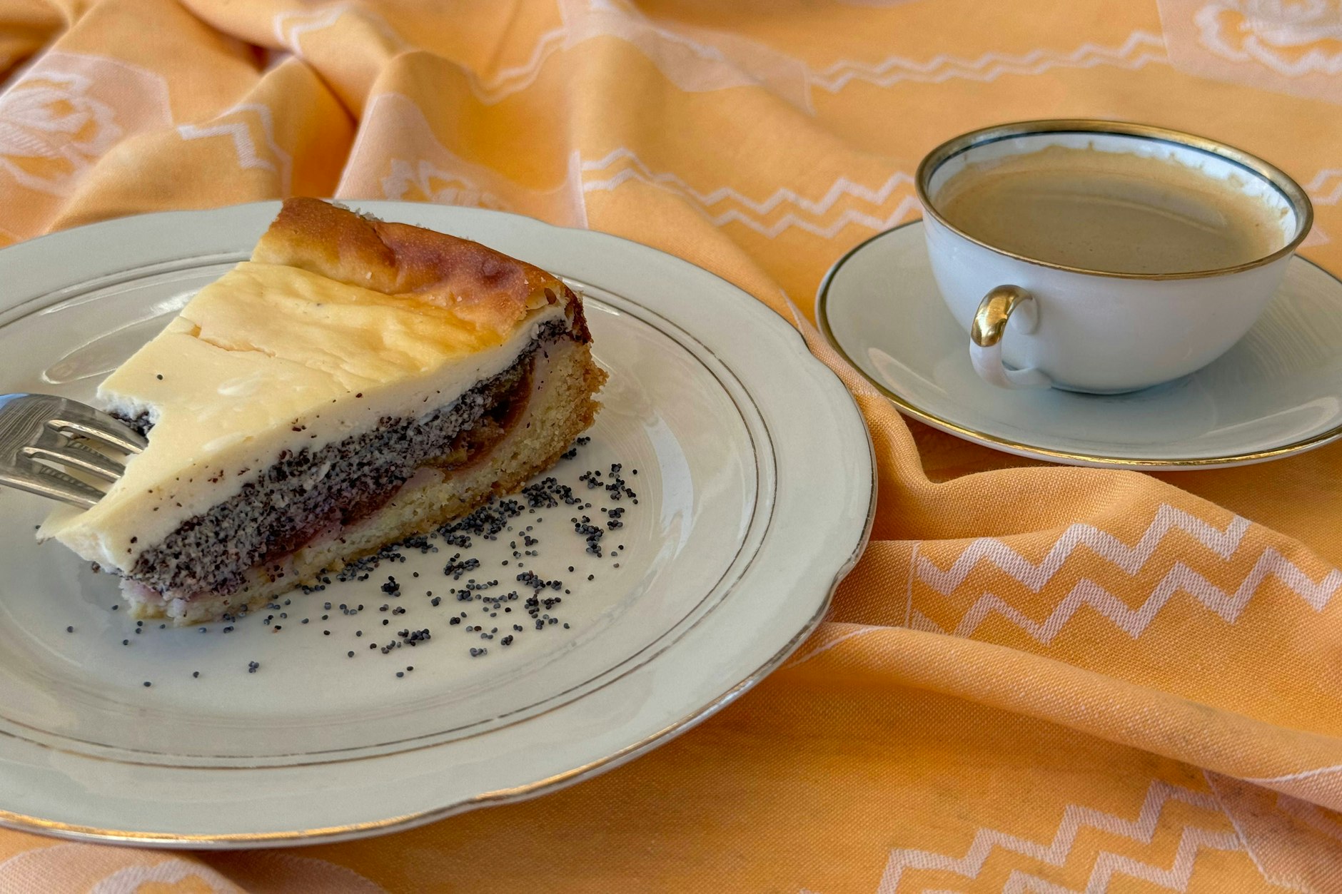 Sooo lecker: Der Mohn-Käsekuchen aus Omas Backbuch.