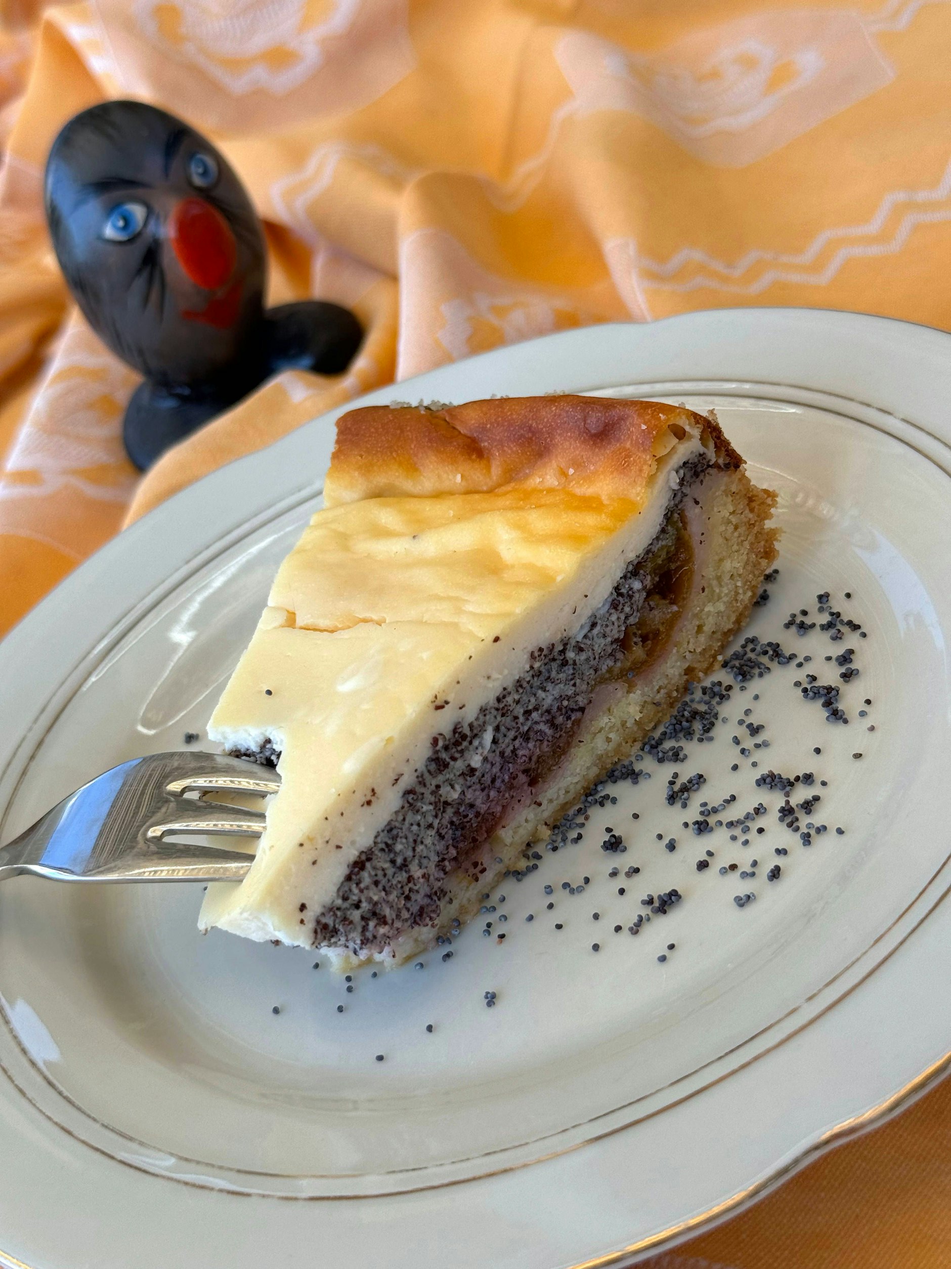 Mit dem Käse-Mohnkuchen bringen Sie auch ein Stück Kindheitserinnerung auf den Tisch. 