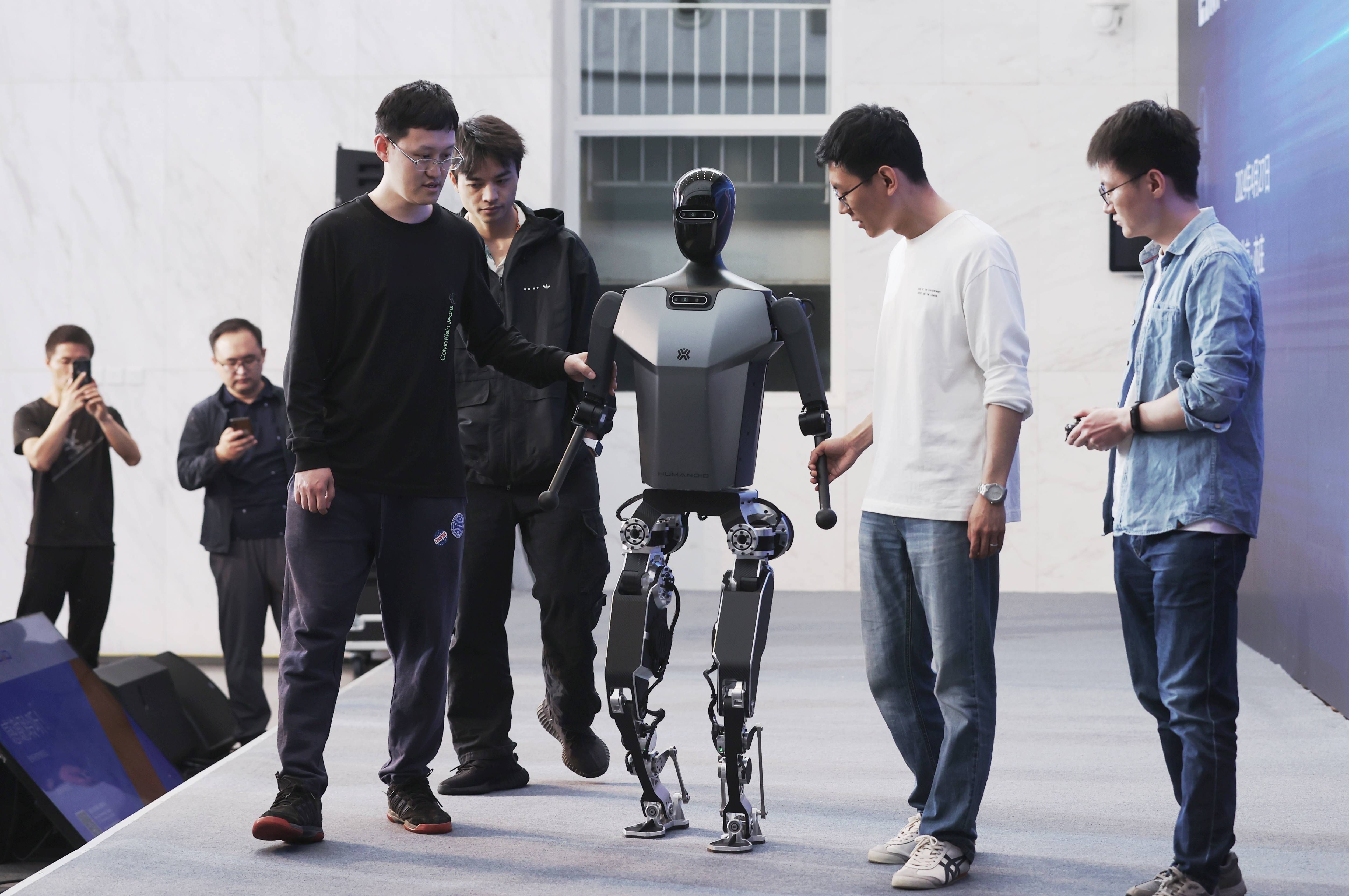 Roboter gegen Menschen: Historischer Wettkampf in China geplant