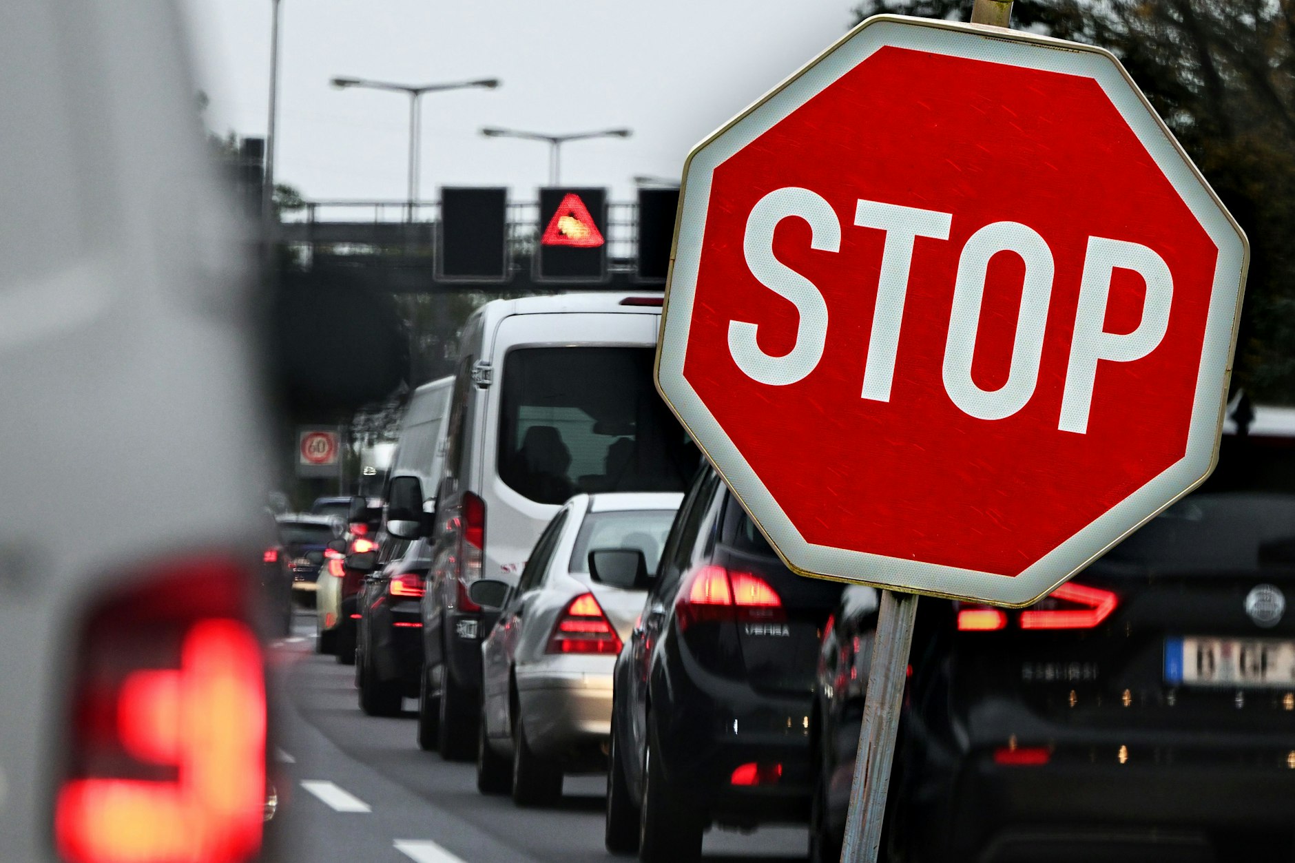 Am Wochenende wird es an einigen Ecken Berlins wieder eng - Demos bringen den Verkehr ins Stocken.