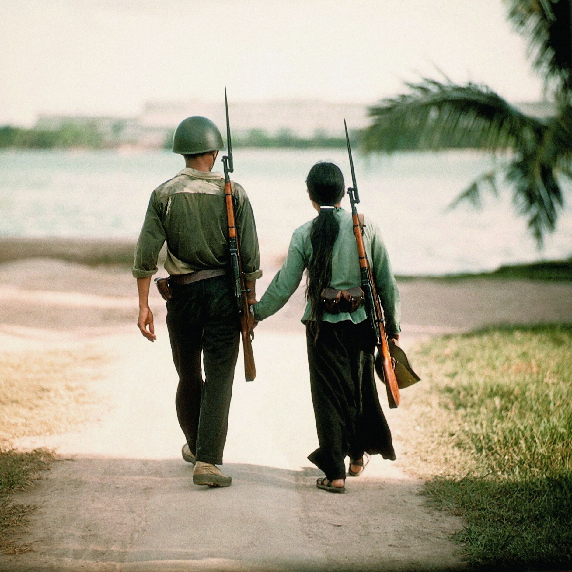 Soldatenpaar in Hanoi, Vietnam, 1968.