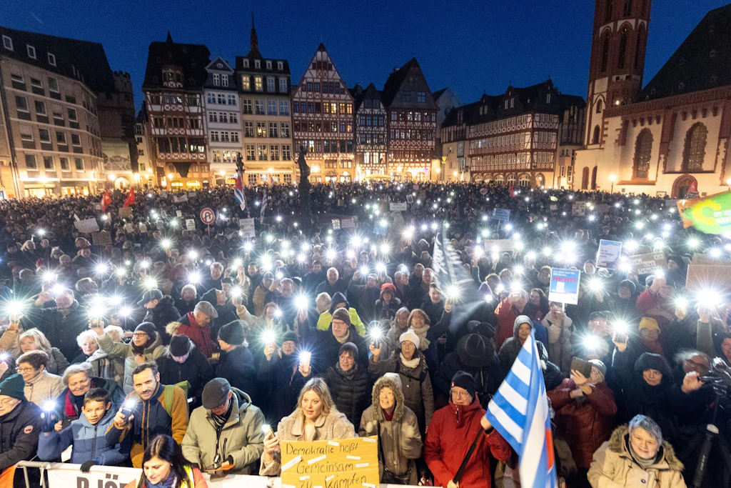 Berlin'de sağa kaymaya karşı gösteri