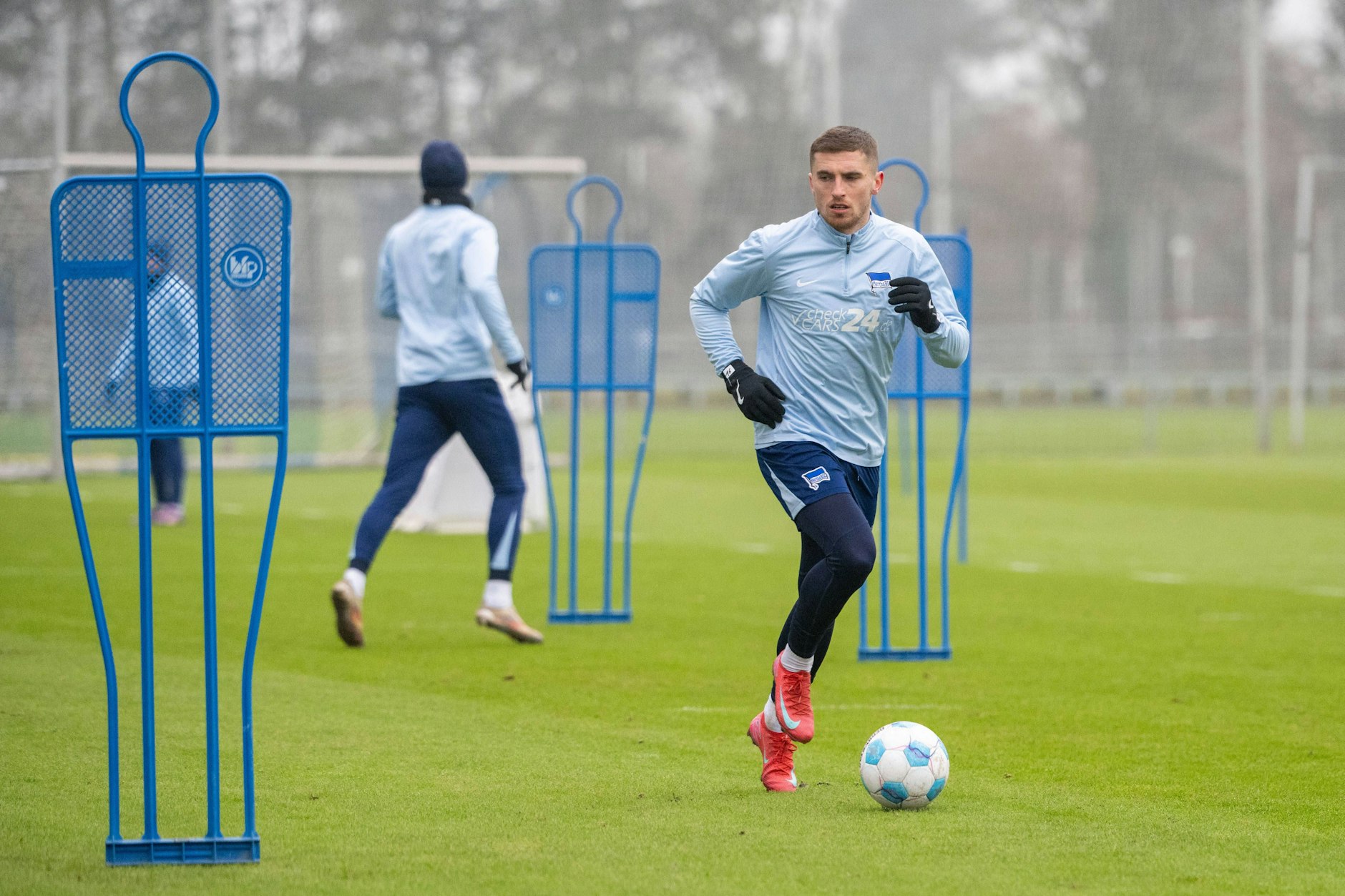 Jonjoe Kenny trainierte diese Woche noch bei Hertha BSC. Doch gegen den HSV war er nicht mehr im Kader.