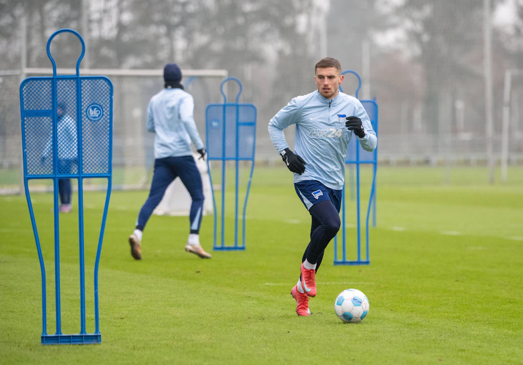 Hertha BSC: Kenny nicht im Kader, England-Poker läuft auf Hochtouren
