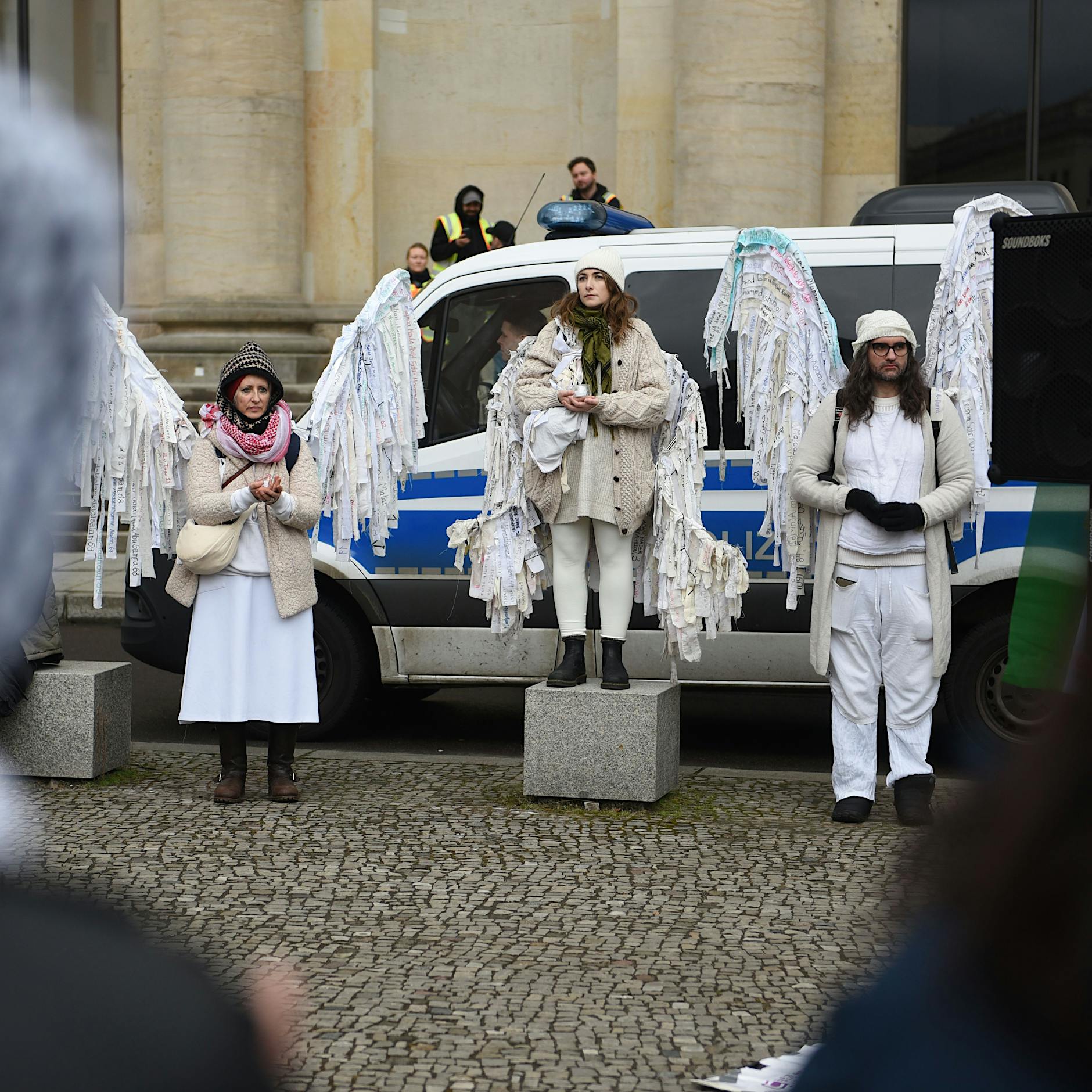 Vor Holocaust-Gedenktag: Polizei trennt Pro- und Anti-Israel-Kundgebungen auf dem Bebelplatz
