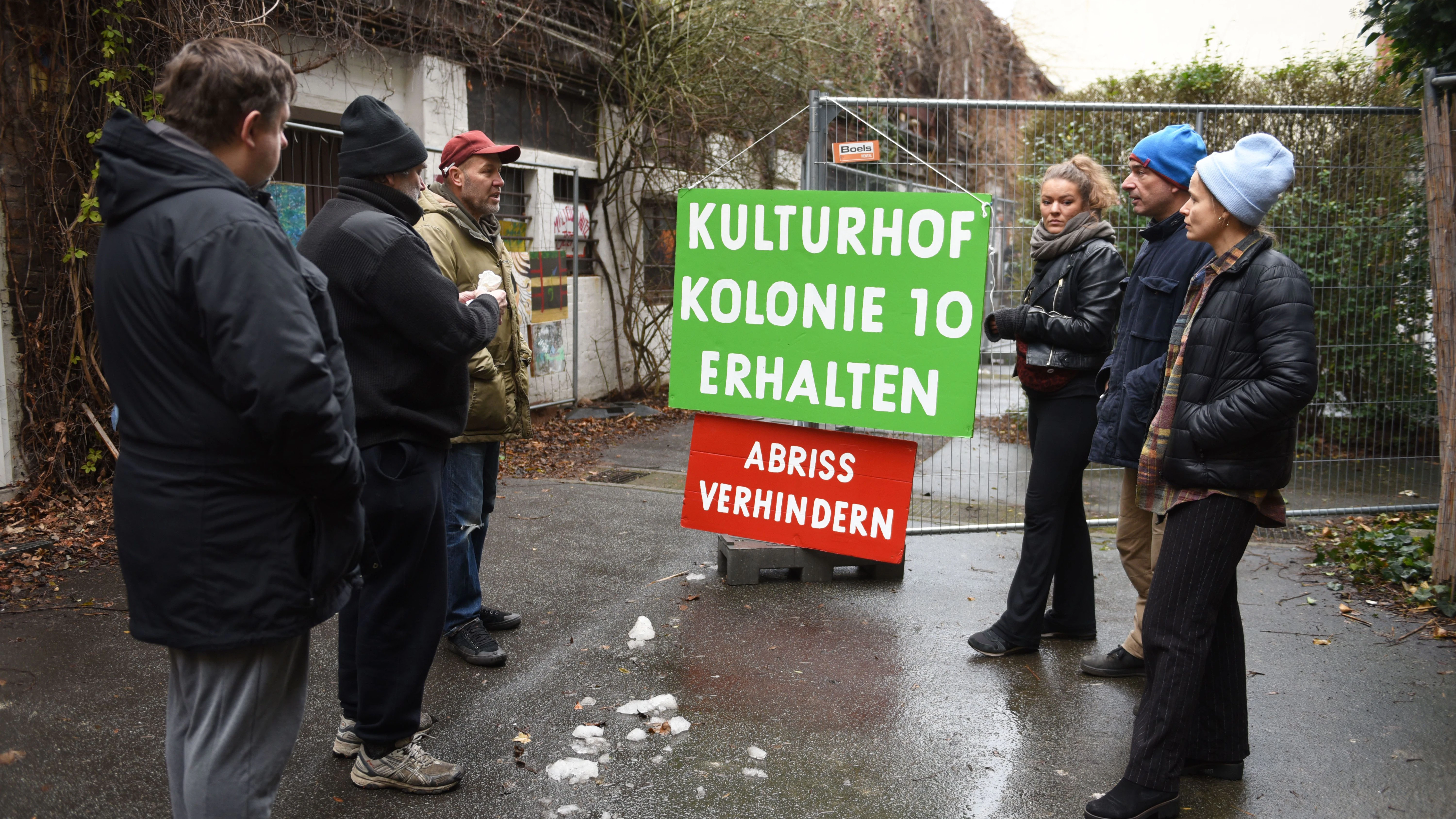 Bewohner und Unterstützer der Kolonie 10 protestieren im Januar gegen den geplanten Abriss.