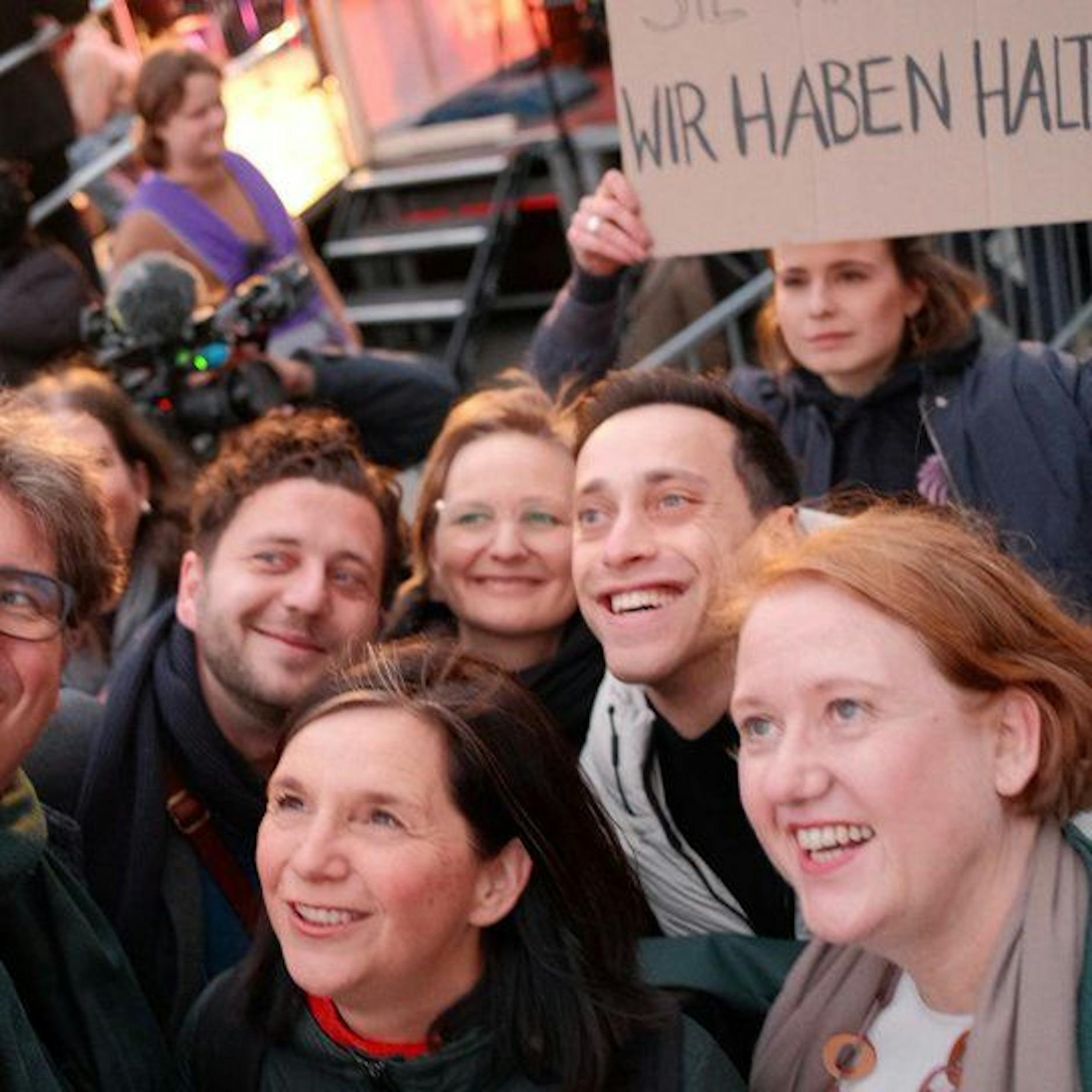 Image - Shitstorm gegen die Grünen nach Demo-Selfie in Berlin: „Was stimmt mit diesen Leuten nicht?“