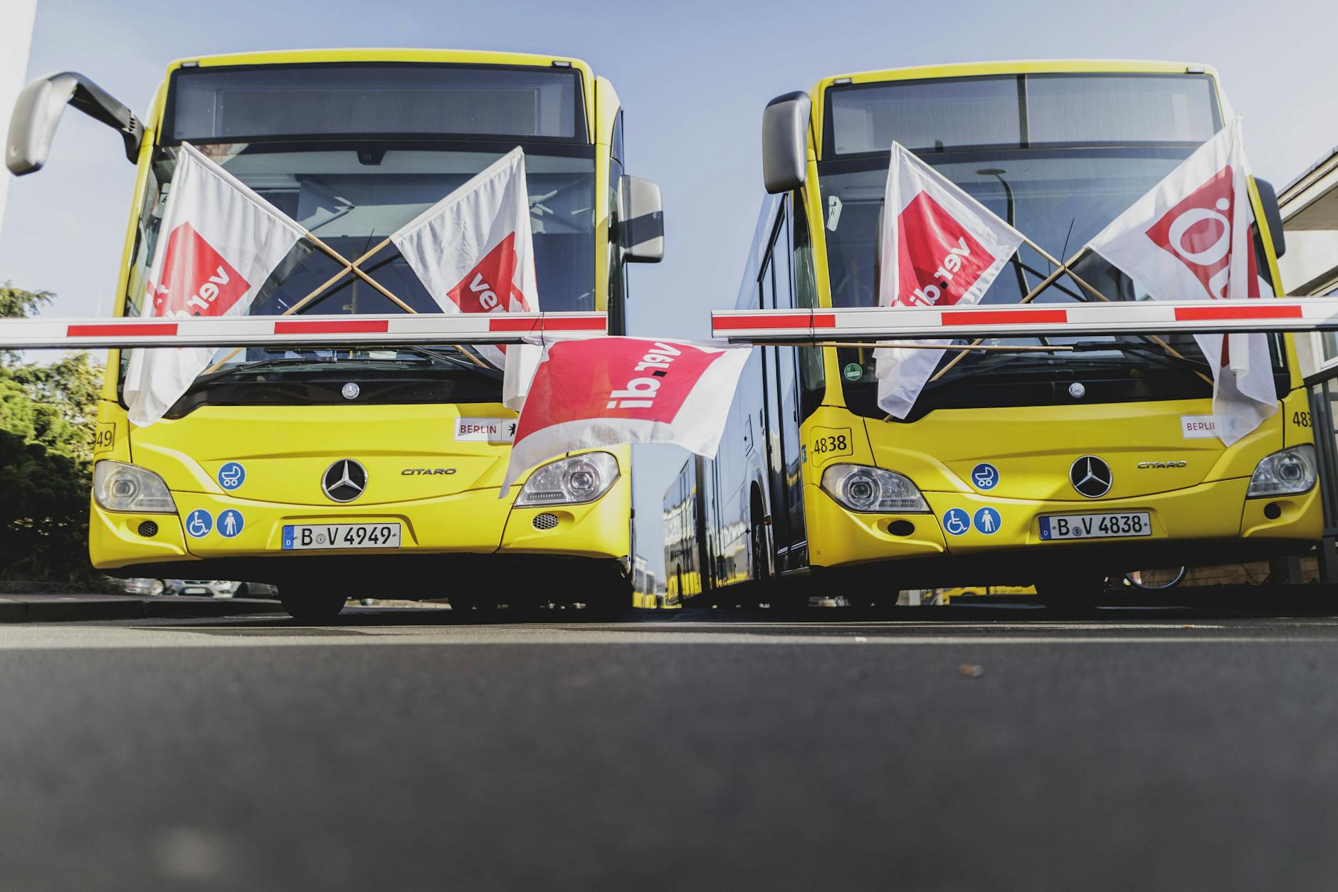 Stillstand auf dem Betriebshof Lichtenberg: Busse der BVG bleiben auf dem Hof. Nun steht der nächste Warnstreik an: Am 27. Januar, 3 Uhr früh, soll der 24-stündige Ausstand beginnen.