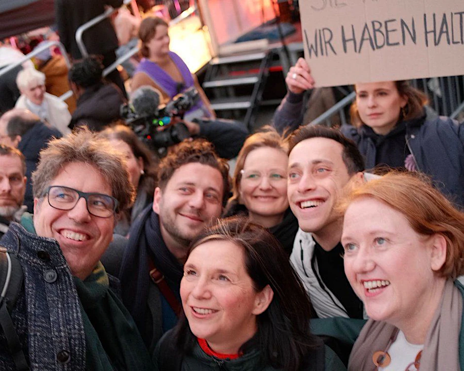 Über dieses Lachfoto der Grünen empört sich das Netz.