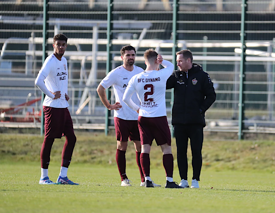 BFC-Trainer Dennis Kutrieb erteilt seine Anweisungen und Tipps an die Spieler jetzt als A-Lizenz-Inhaber.