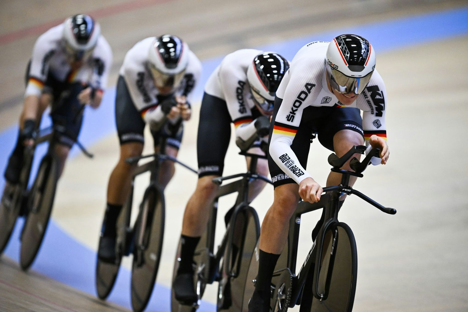 Die Bahnrad-Nationalmannschaft in Aktion: Benjamin Boos (r-l), Tobias Buck-Gramcko, Leon Rohde und Theo Reinhardt