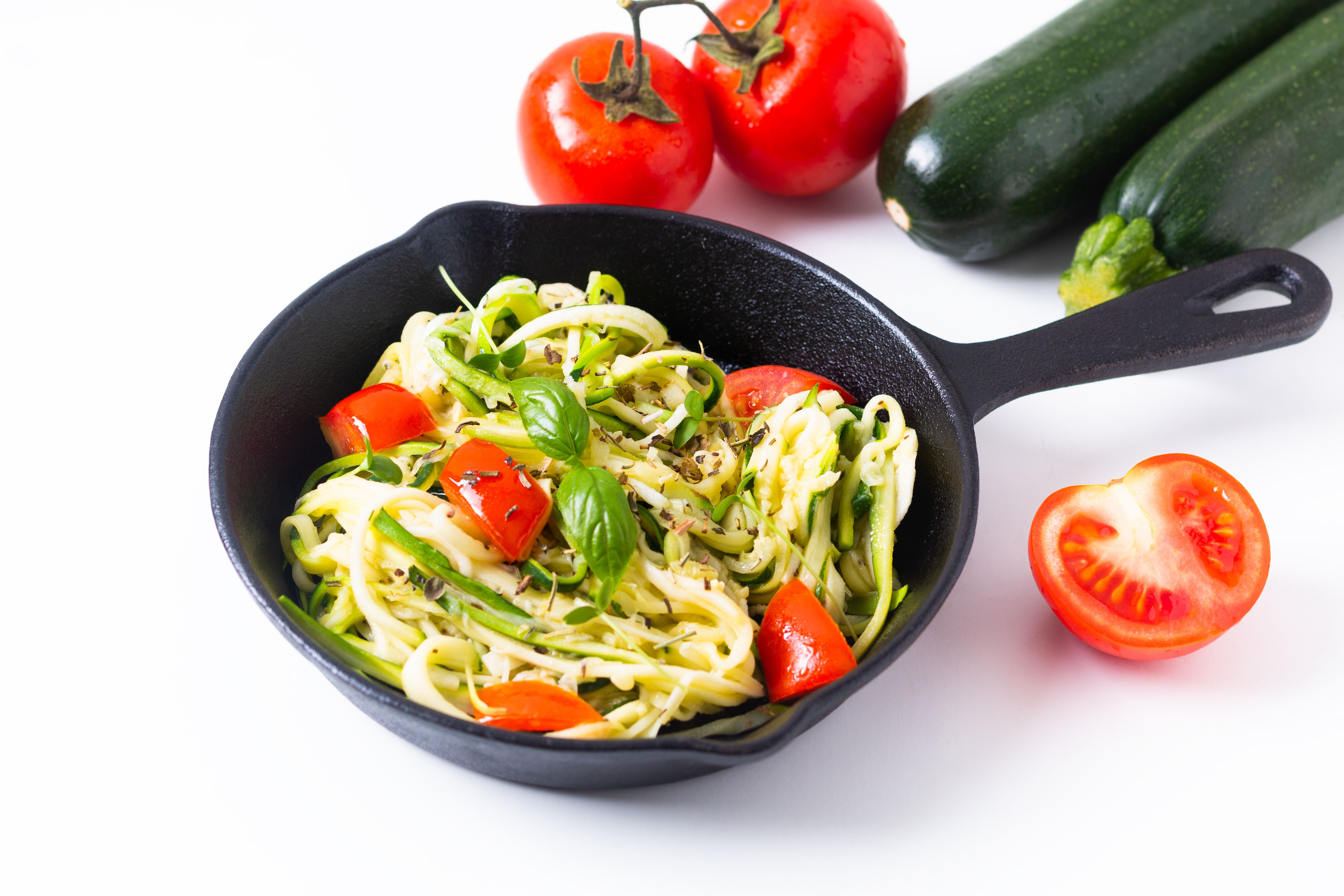 Leichte Zoodles: Rezept für Zucchini-Spaghetti mit cremiger Soße