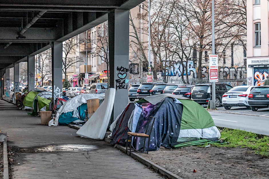 In Berlin verschärft sich die Wohnungsnot. Ein Projekt soll nun Mieter unterstützen, denen wegen Eigenbedarf gekündigt wurde.