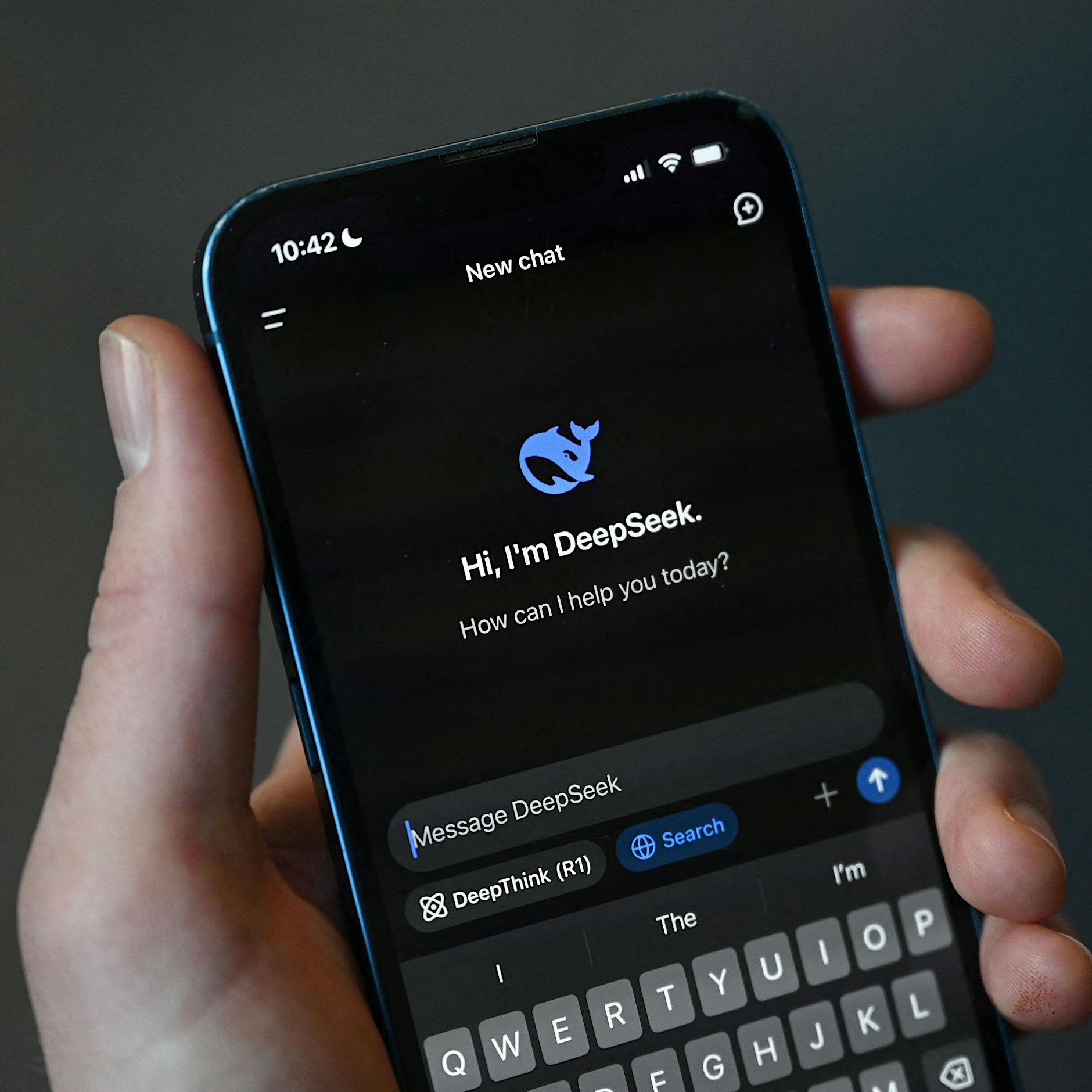 KI: Chinas Start-up DeepSeek überholt ChatGPT im Apple-Store – US-Aktien stürzen ab