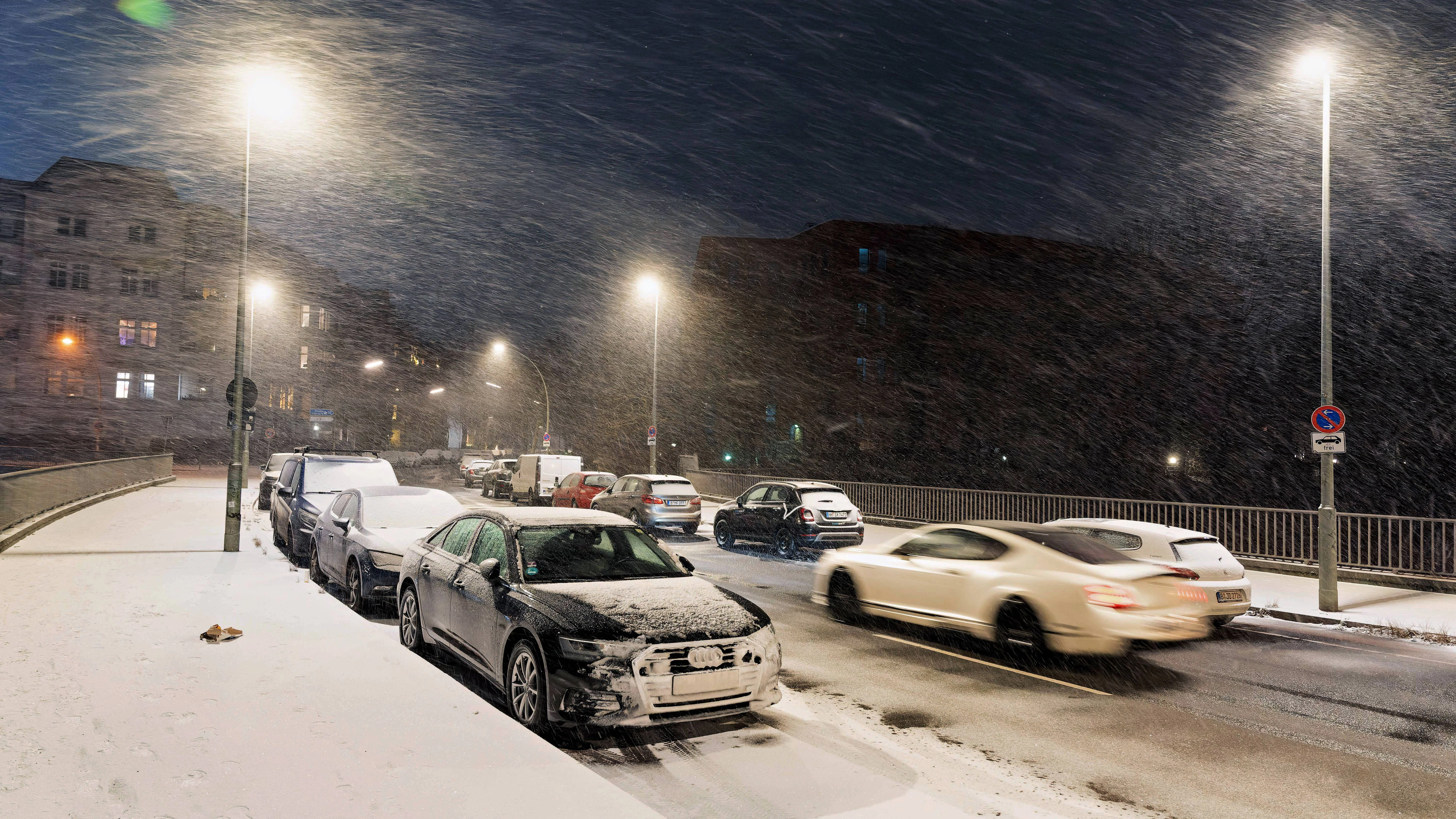 Ein tief verschneites Berlin bleibt für Winter-Fans in diesem Jahr scheinbar ein Traum - das Wetter wird jetzt zwar stürmisch, aber alles andere als winterlich.