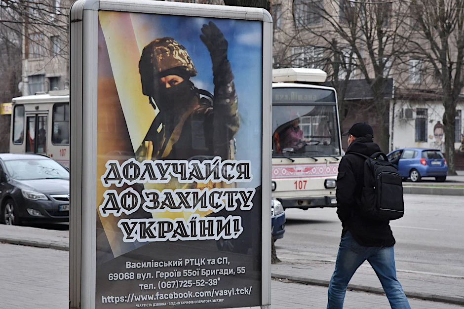 Die ukrainische Armee muss immer härter darum kämpfen, ihre Reihen in der Armee wieder aufzufüllen.