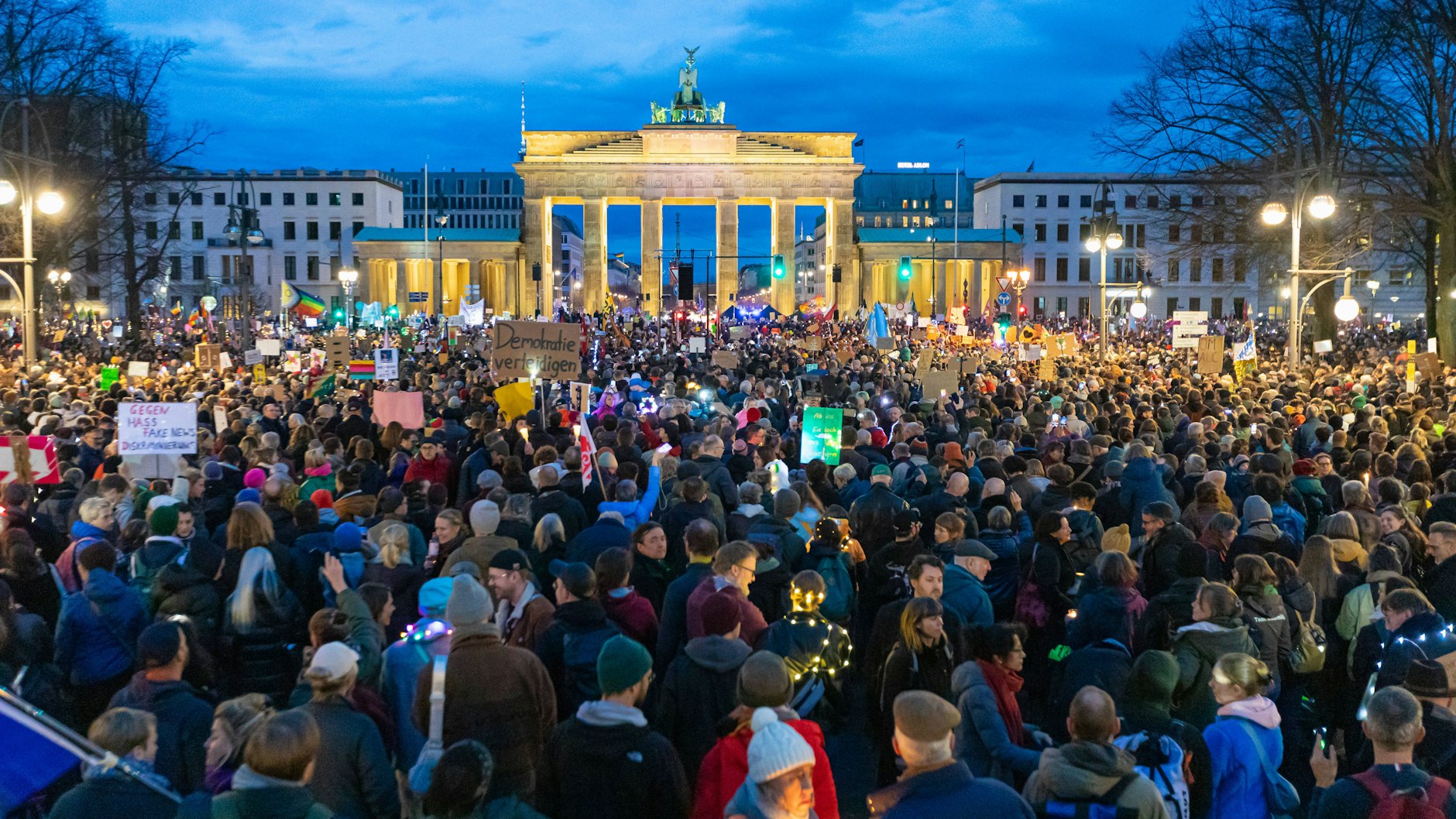 Erst am Wochenende versammelten sich unzählige Menschen zu einer Demo gegen Rechts in Berlin-Mitte.