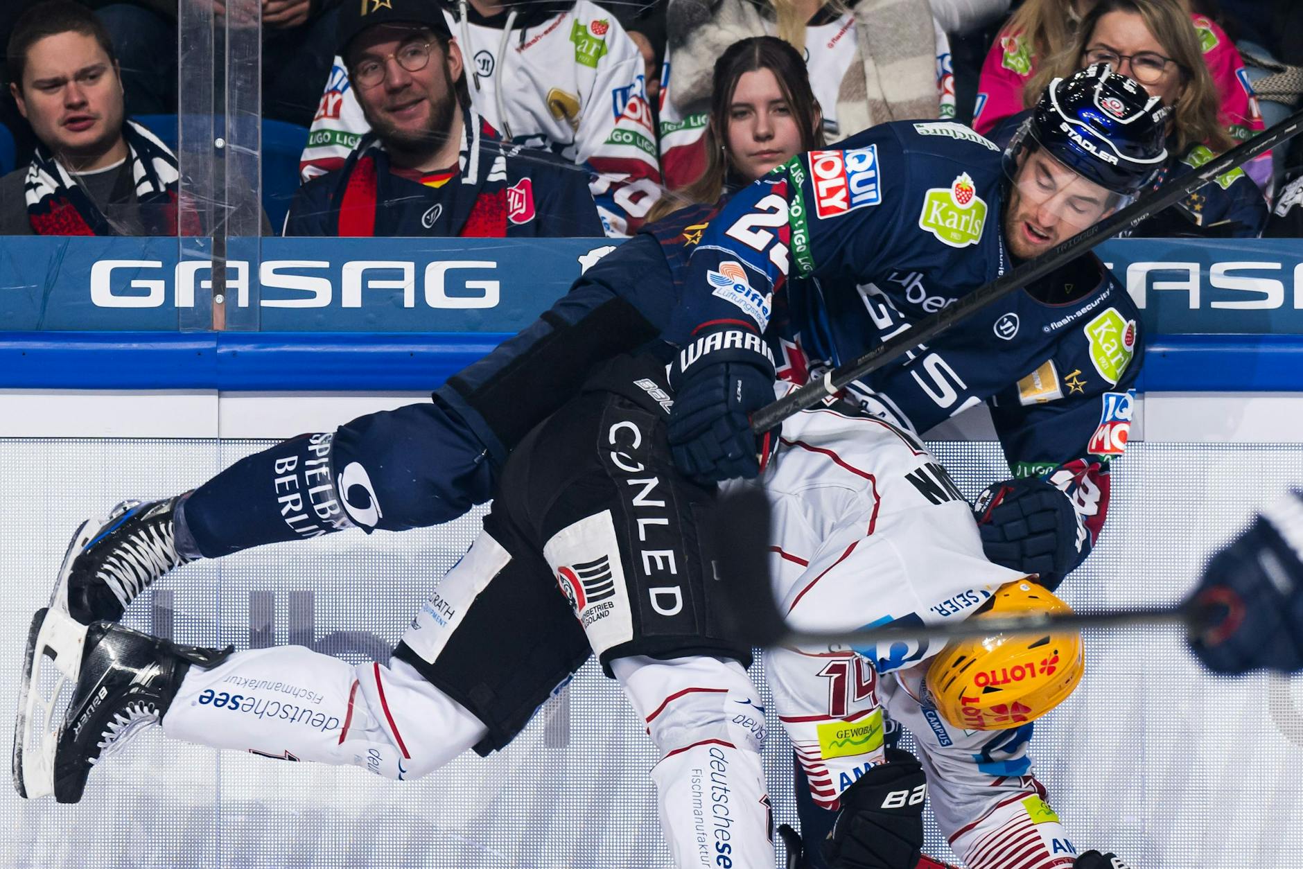 Blaine Byron steht hier nur symbolisch, aber treffend: Irgendwie sind die Eisbären Berlin personell gerade ein wenig in Schieflage.