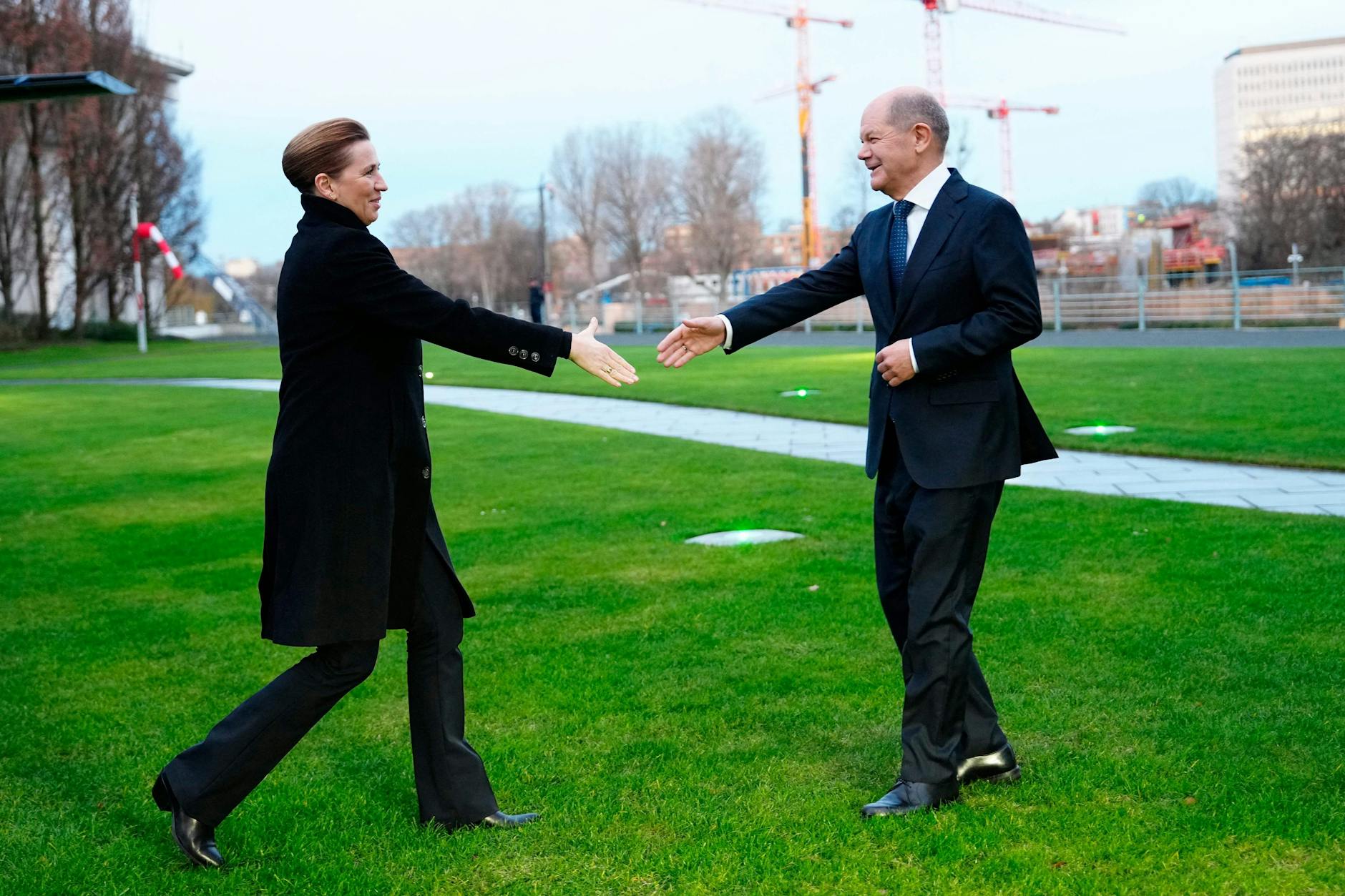 Die dänische Ministerpräsidentin Mette Frederiksen ist am Dienstag in Berlin mit Bundeskanzler Olaf Scholz zusammengetroffen.