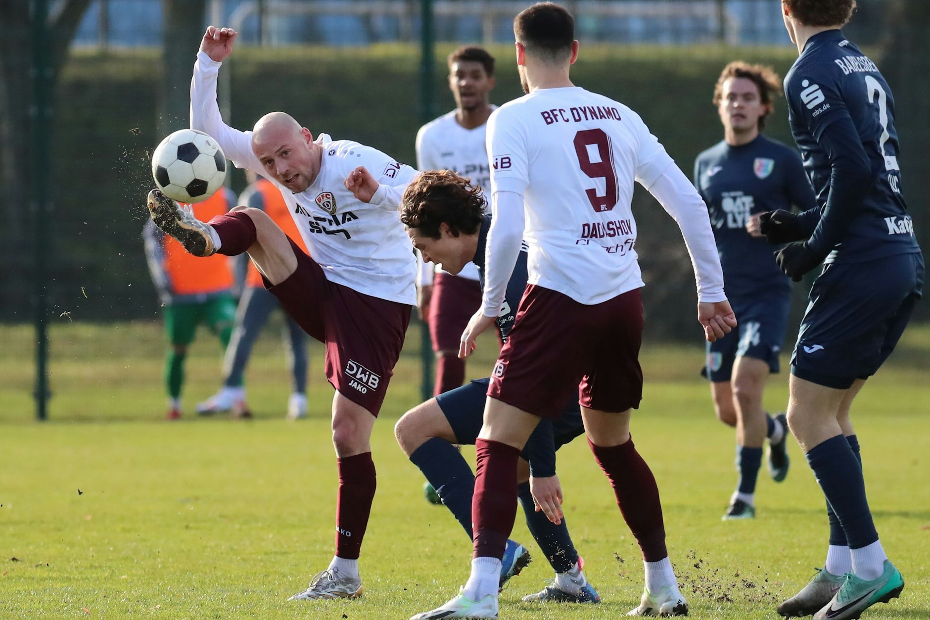 Julian Wießmeier (l.) zaubert jetzt im offensiven Mittelfeld des BFC Dynamo.