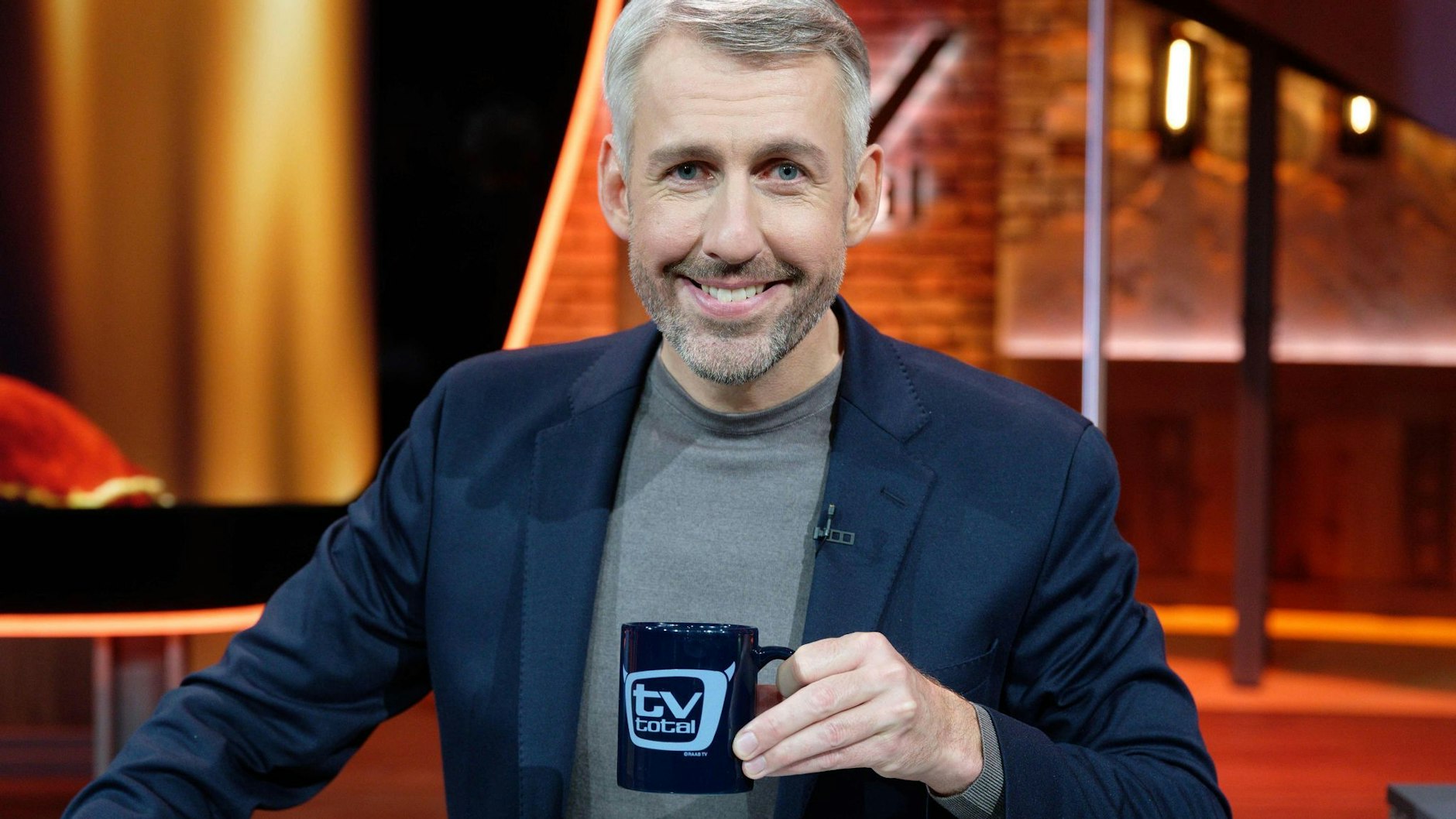 Künftig treten "Du gewinnst hier nicht die Million" mit Stefan Raab und "TV total" mit Sebastian Puffpaff direkt gegeneinander an: mittwochs, ab 20.15 Uhr.