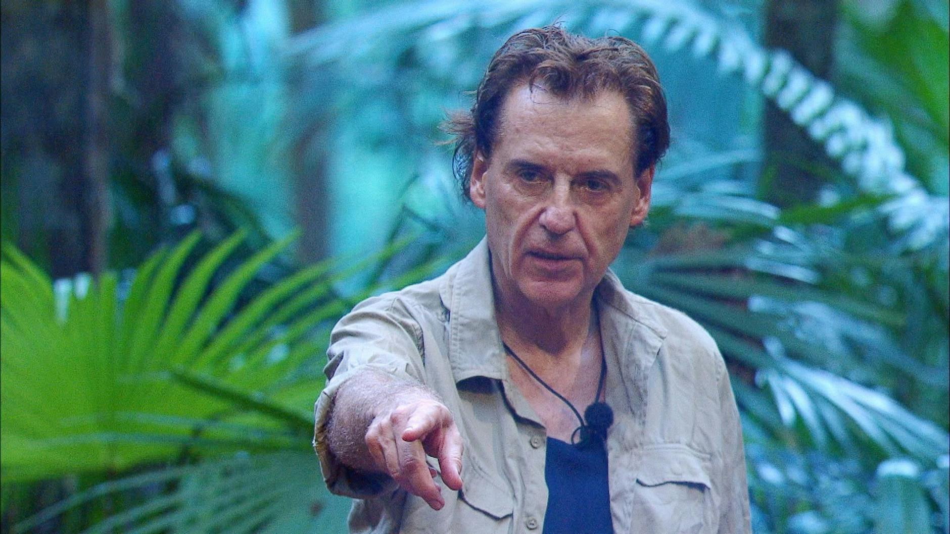 Jörg Dahlmann verkündet die Konsequenzen der Regelverstöße.